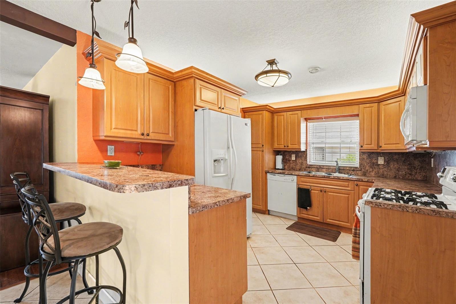 7815 N WOODLYNNE AVE, TAMPA, FL, 33614