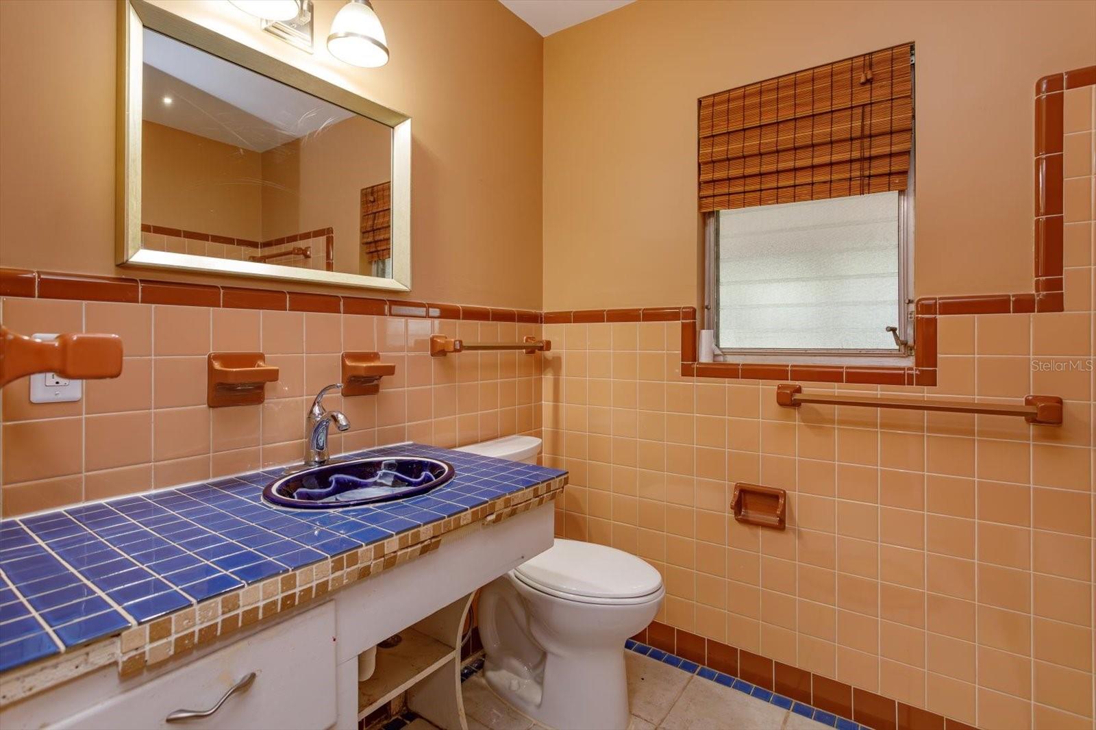 1300 ORANGE AVE, TAVARES, FL, 32778