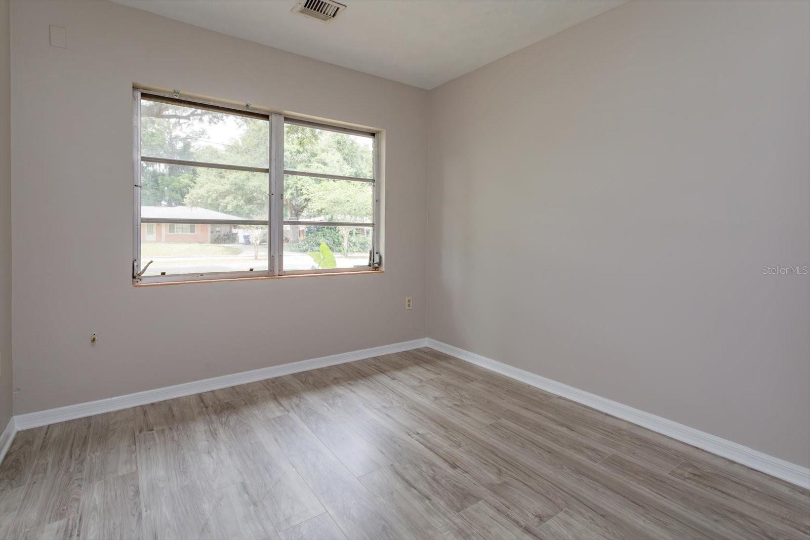 1300 ORANGE AVE, TAVARES, FL, 32778