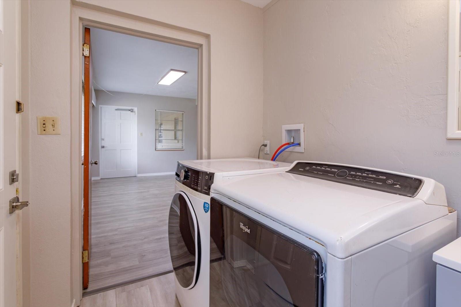 1300 ORANGE AVE, TAVARES, FL, 32778