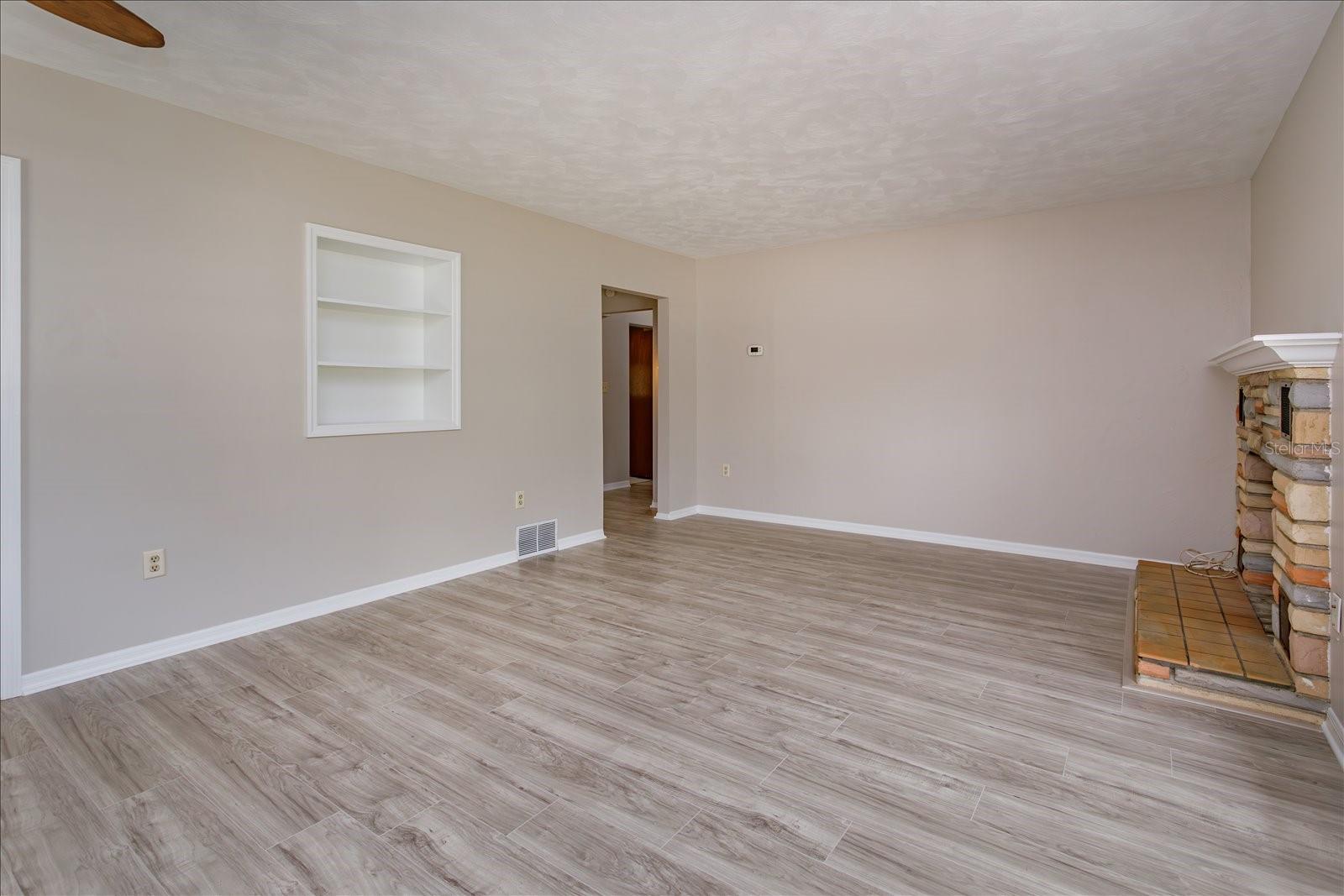 1300 ORANGE AVE, TAVARES, FL, 32778