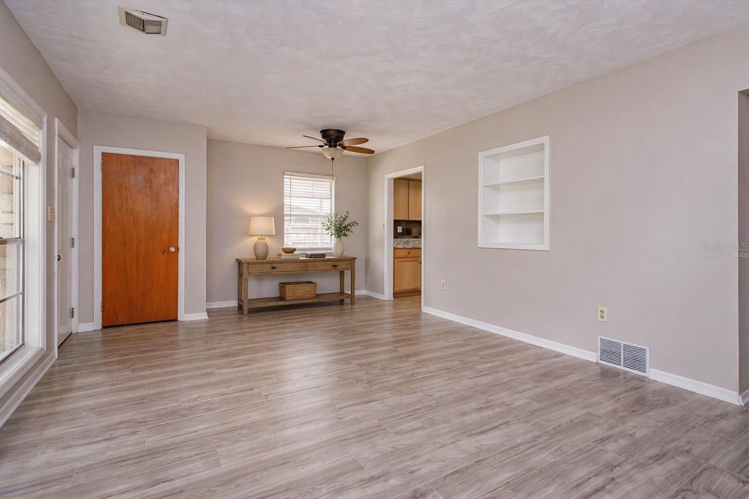 1300 ORANGE AVE, TAVARES, FL, 32778