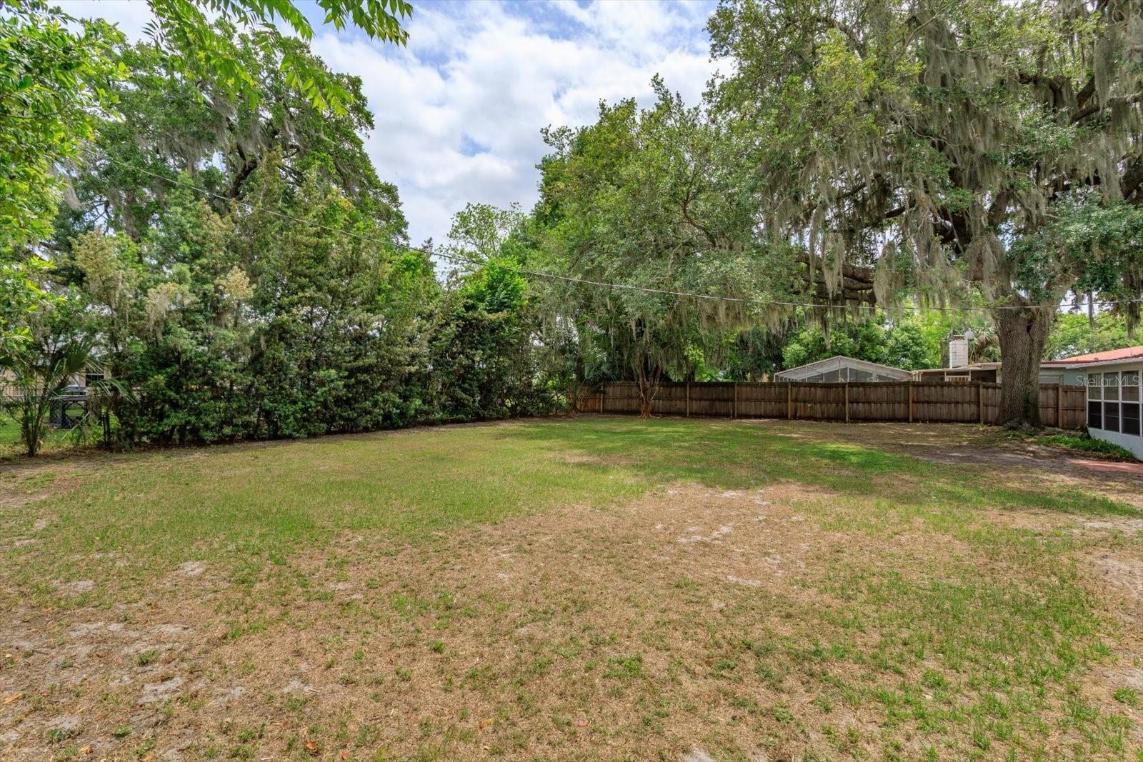 1300 ORANGE AVE, TAVARES, FL, 32778