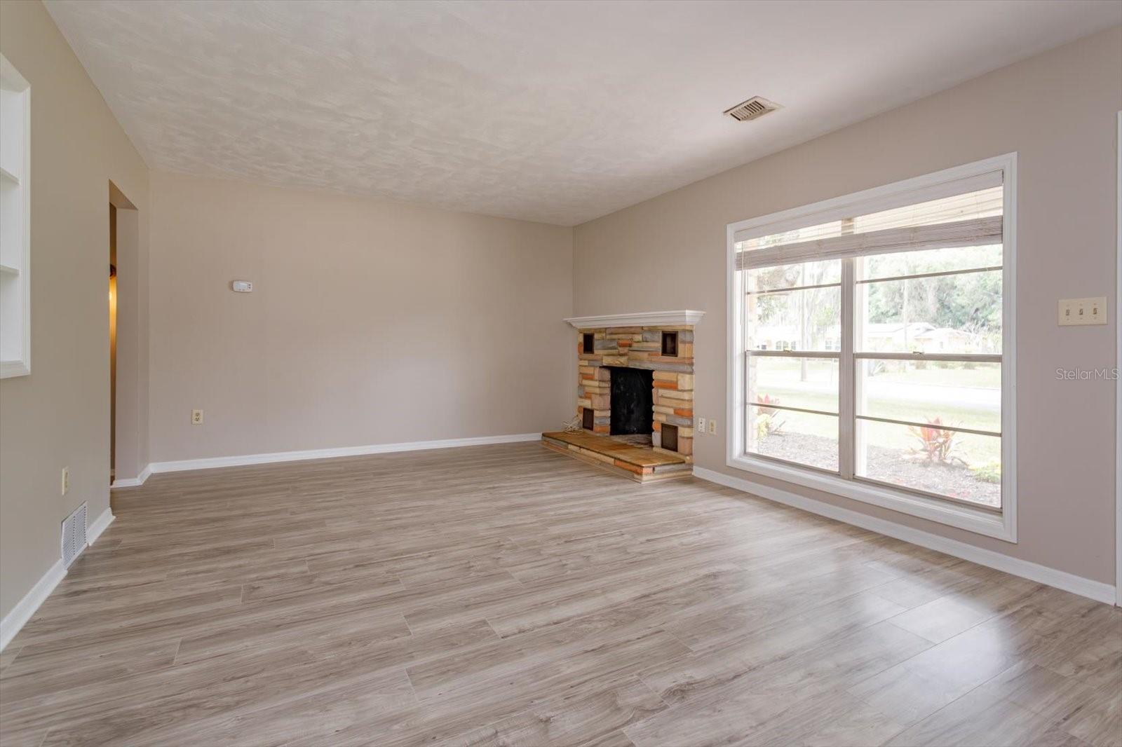 1300 ORANGE AVE, TAVARES, FL, 32778