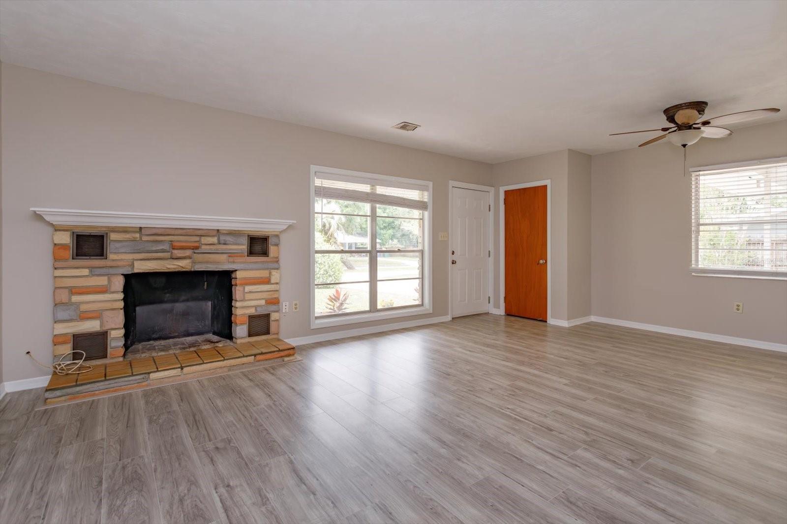 1300 ORANGE AVE, TAVARES, FL, 32778