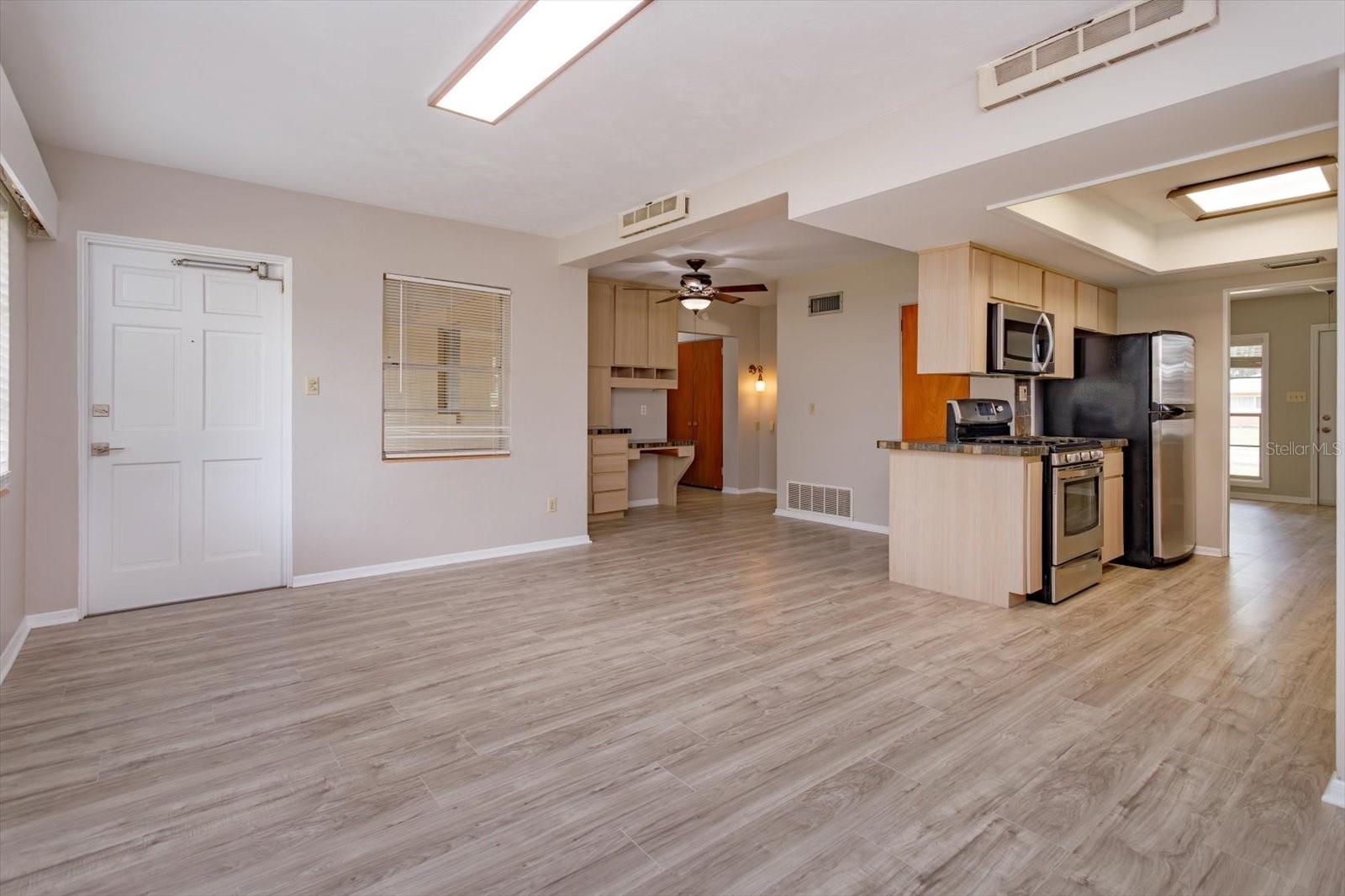 1300 ORANGE AVE, TAVARES, FL, 32778