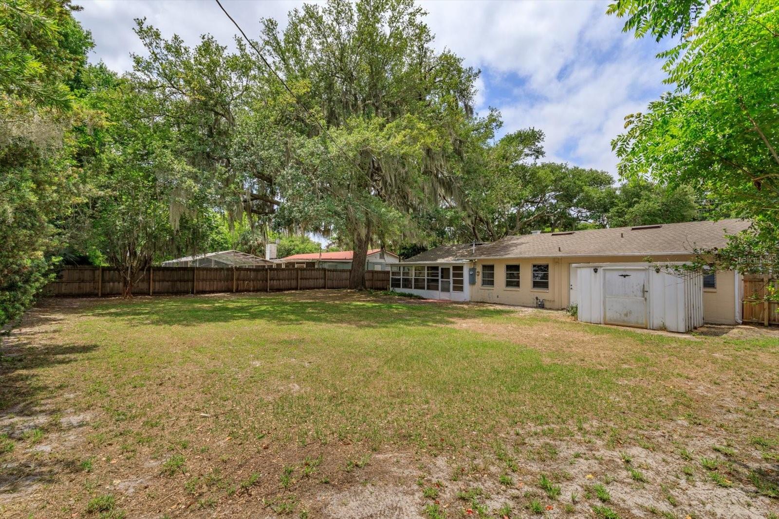 1300 ORANGE AVE, TAVARES, FL, 32778