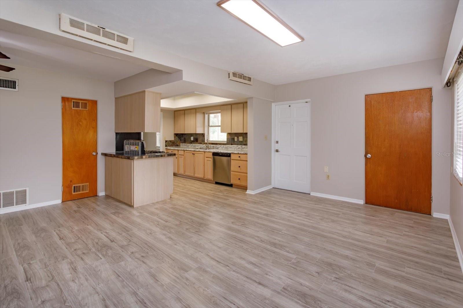 1300 ORANGE AVE, TAVARES, FL, 32778