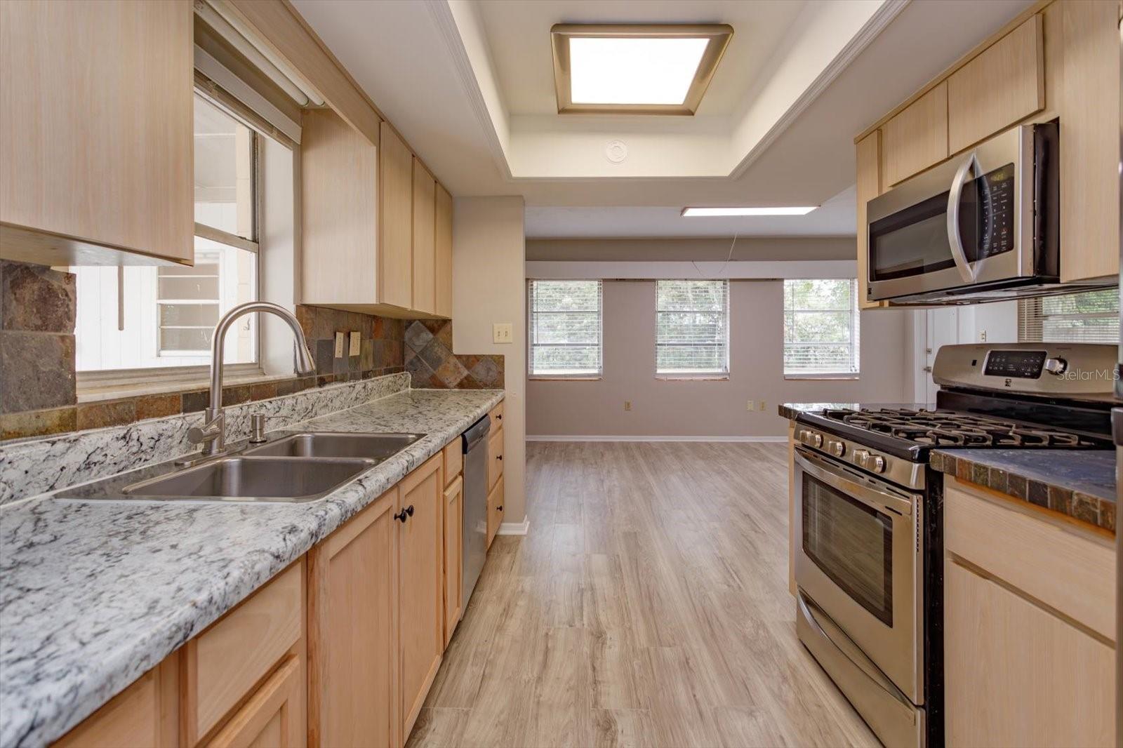 1300 ORANGE AVE, TAVARES, FL, 32778