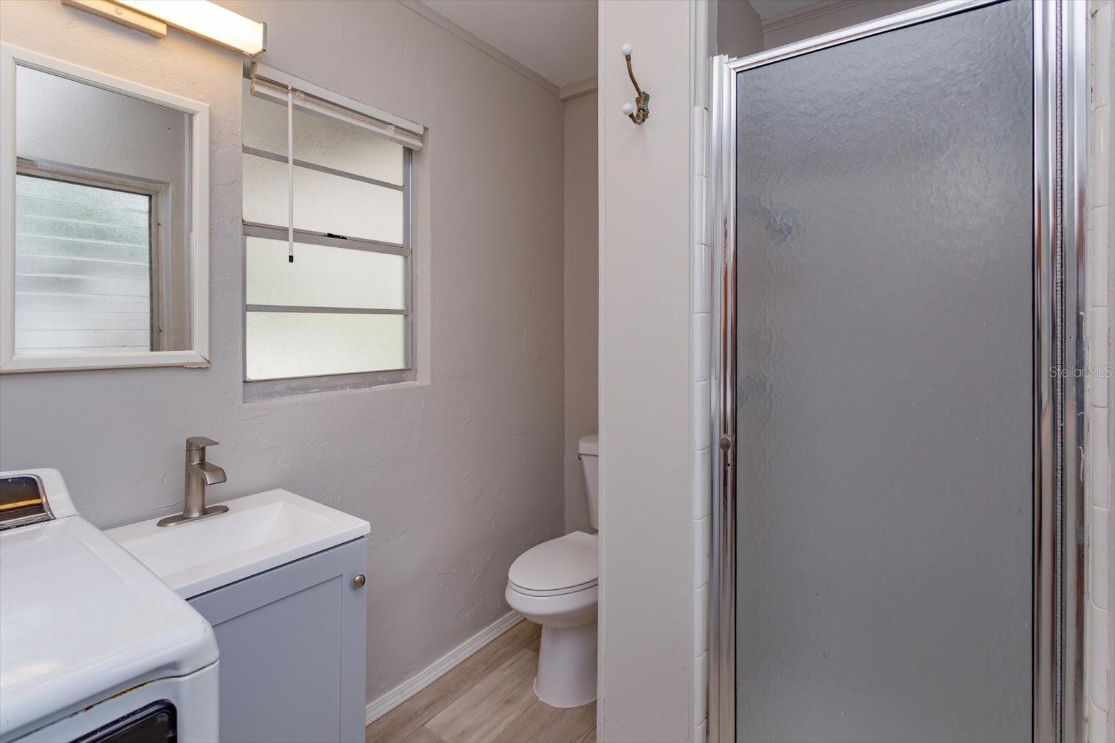 1300 ORANGE AVE, TAVARES, FL, 32778