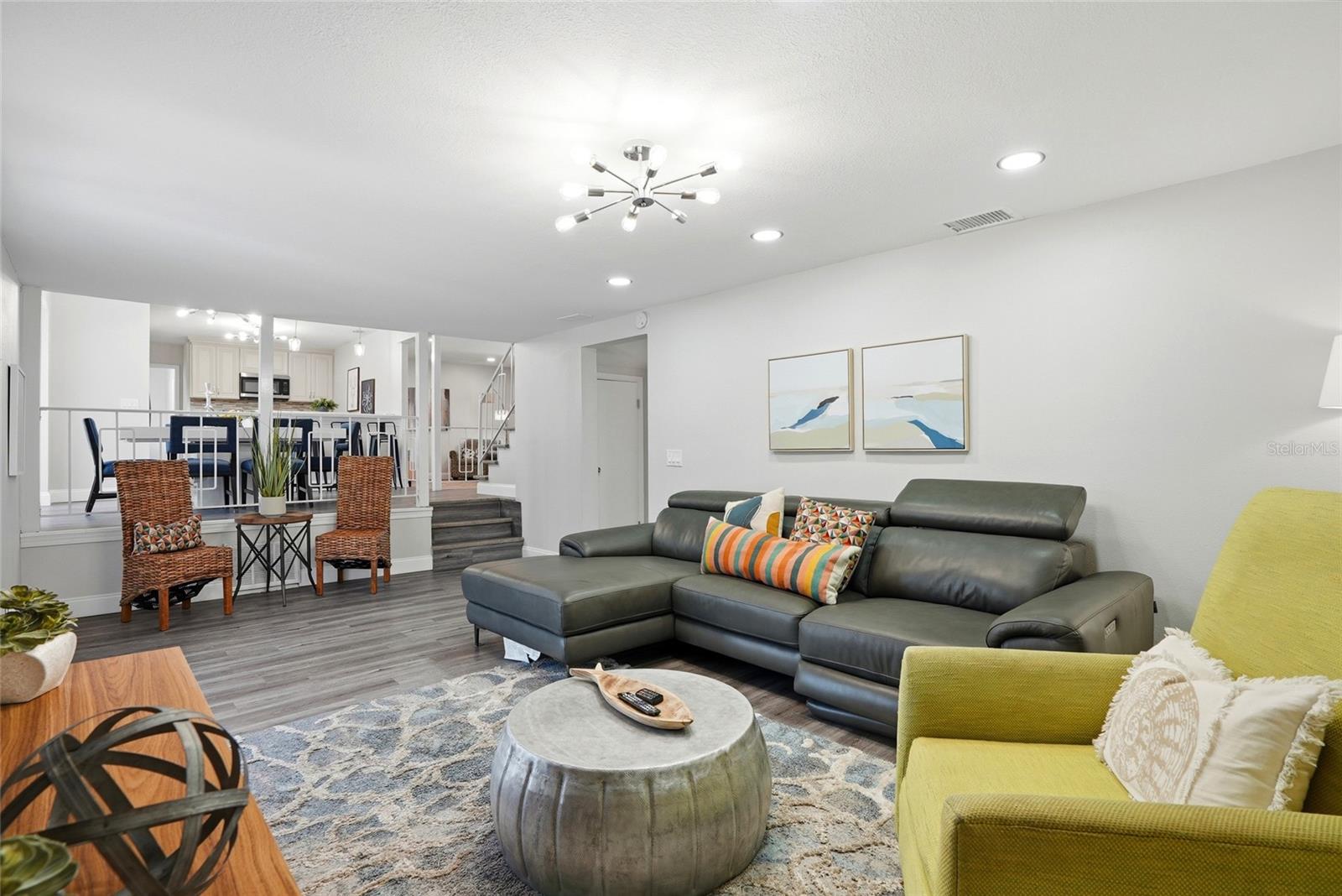 721 VILLAGE PL, BRANDON, FL, 33511