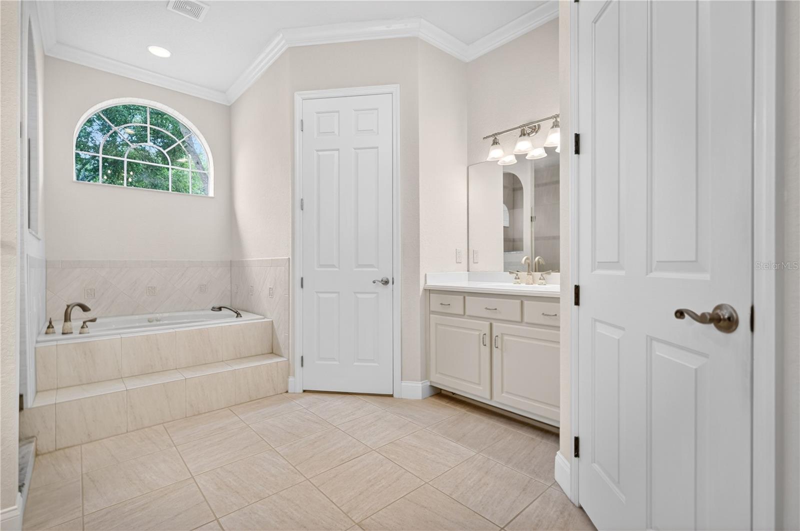 1418 DOLPH CIR, ORMOND BEACH, FL, 32174