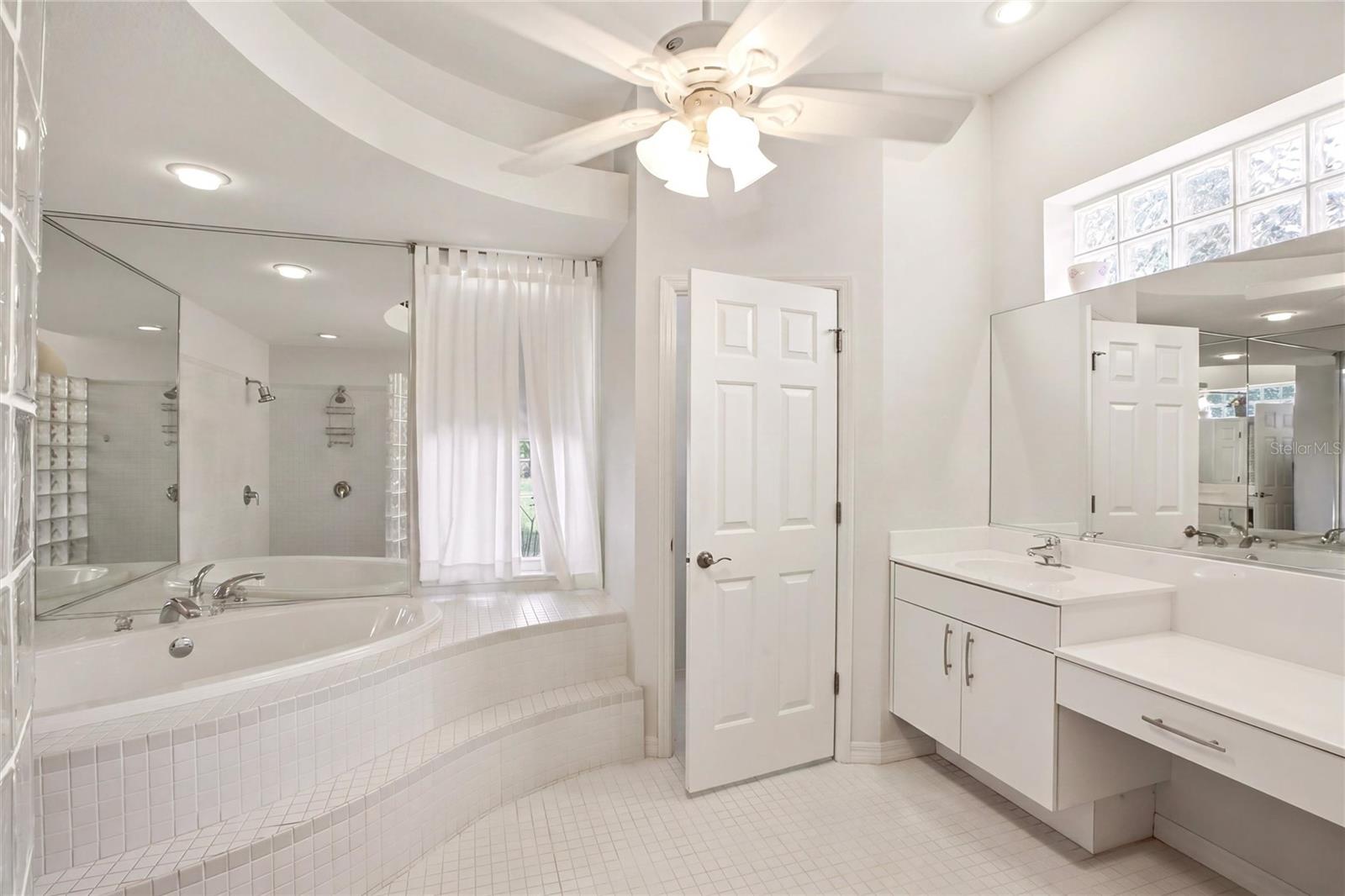 500 SUFFOLK CIR CIR, NOKOMIS, FL, 34275