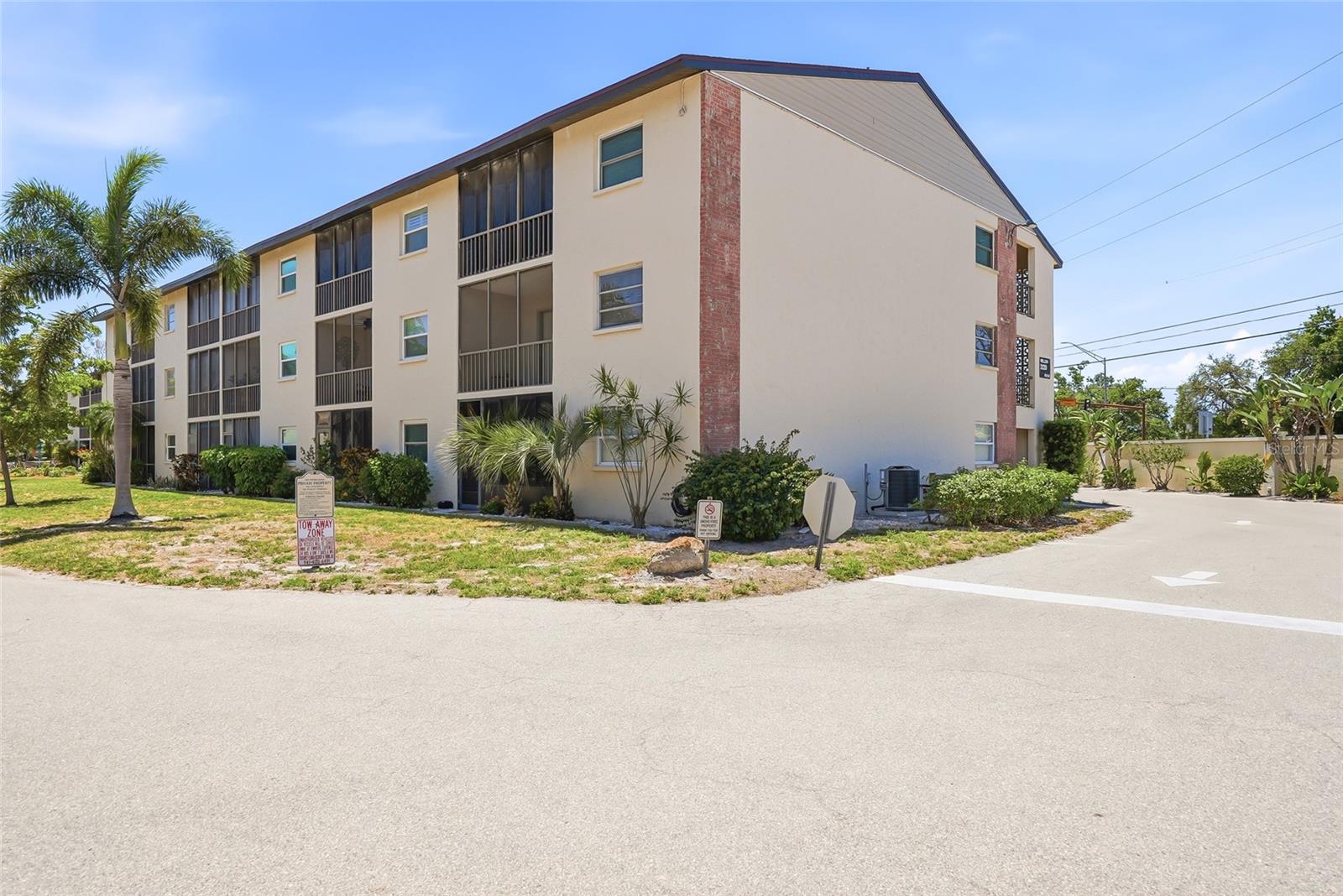 2220 STICKNEY POINT RD #520, SARASOTA, FL, 34231