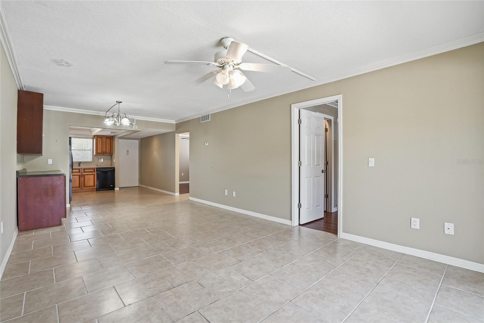 2220 STICKNEY POINT RD #520, SARASOTA, FL, 34231