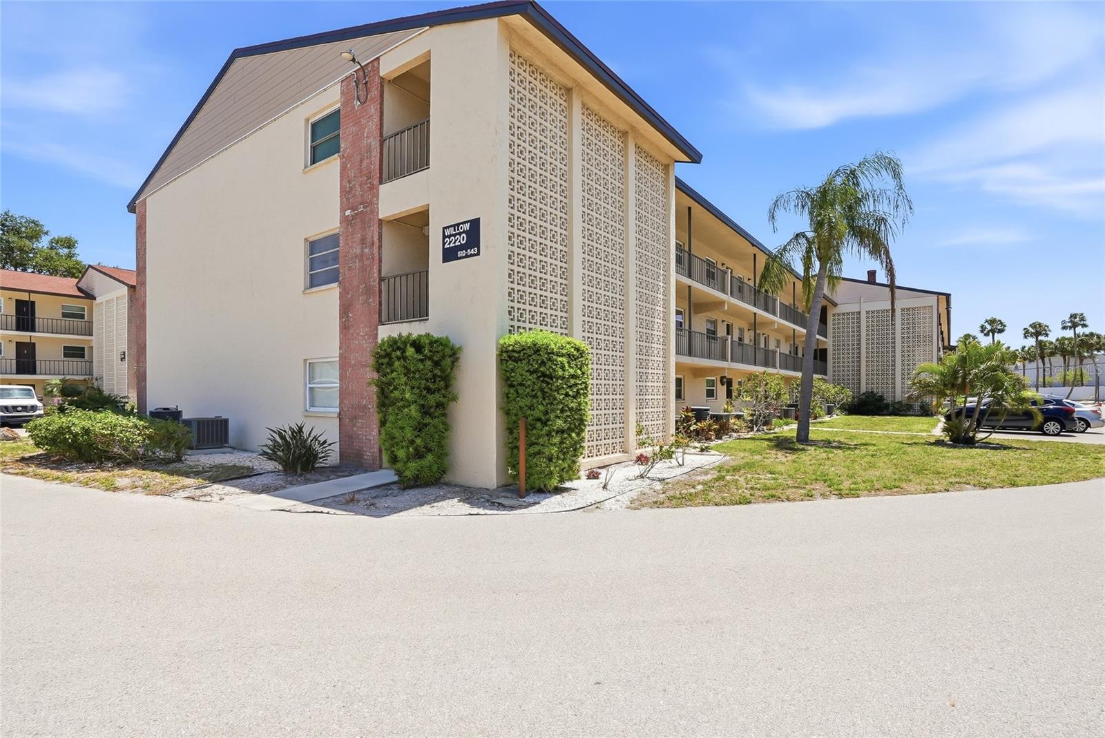 2220 STICKNEY POINT RD #520, SARASOTA, FL, 34231