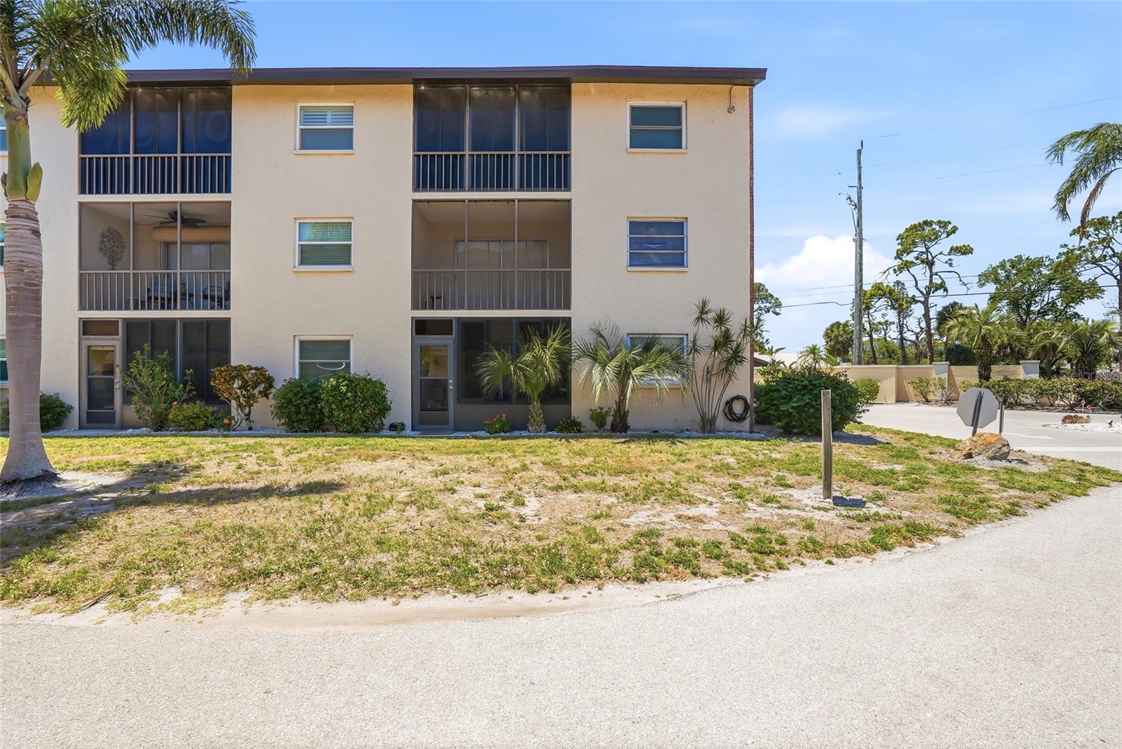 2220 STICKNEY POINT RD #520, SARASOTA, FL, 34231