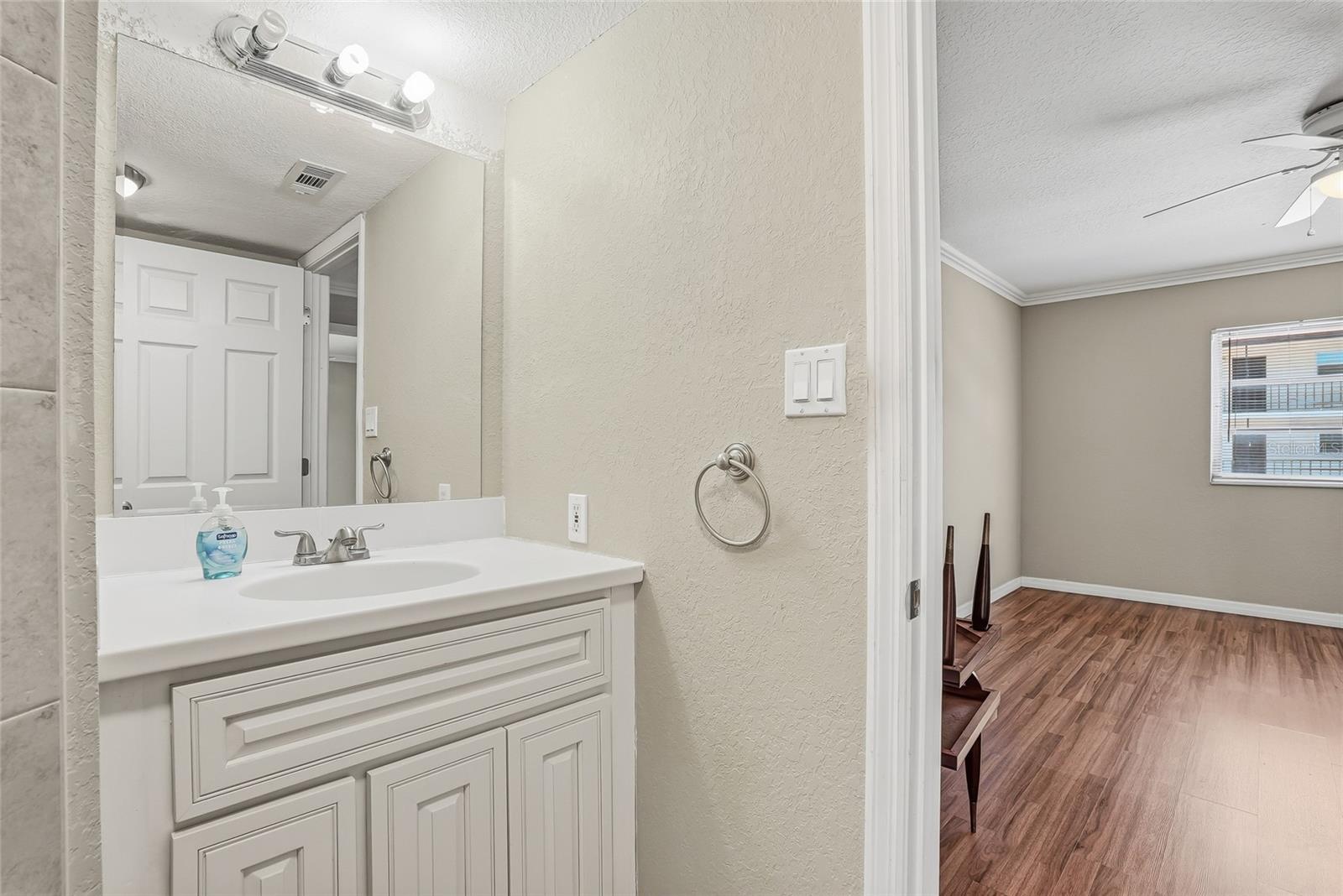 2220 STICKNEY POINT RD #520, SARASOTA, FL, 34231