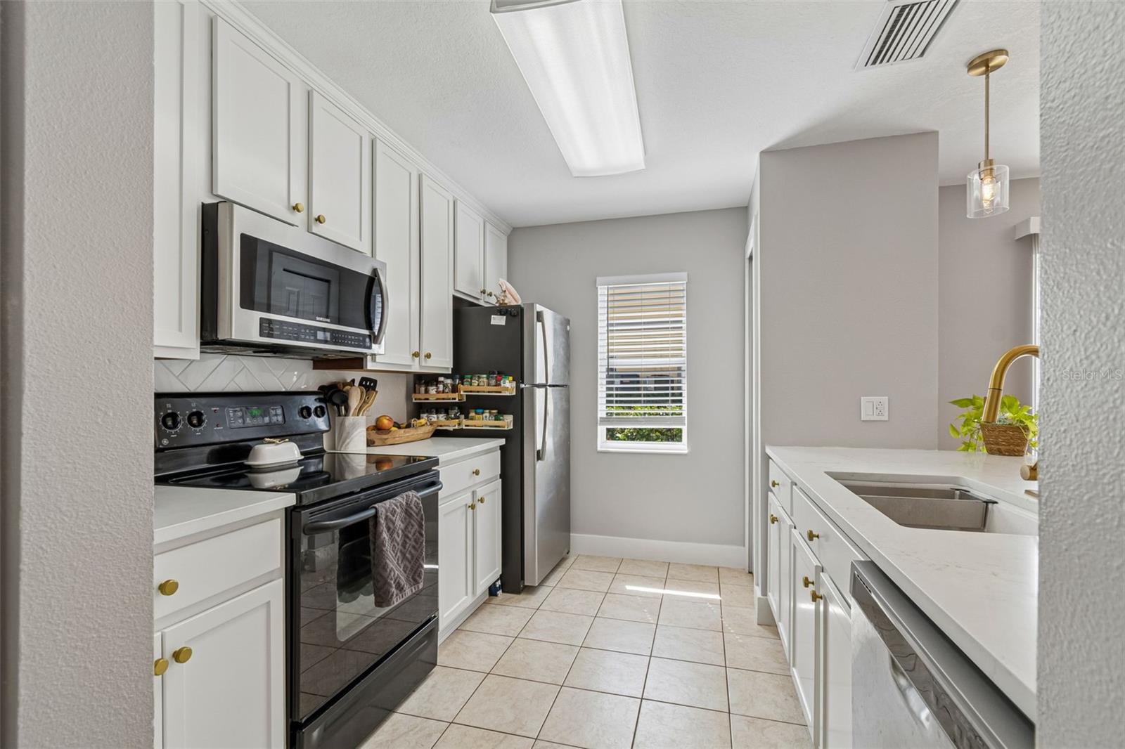 3863 ISLAND WAY, ST PETERSBURG, FL, 33705