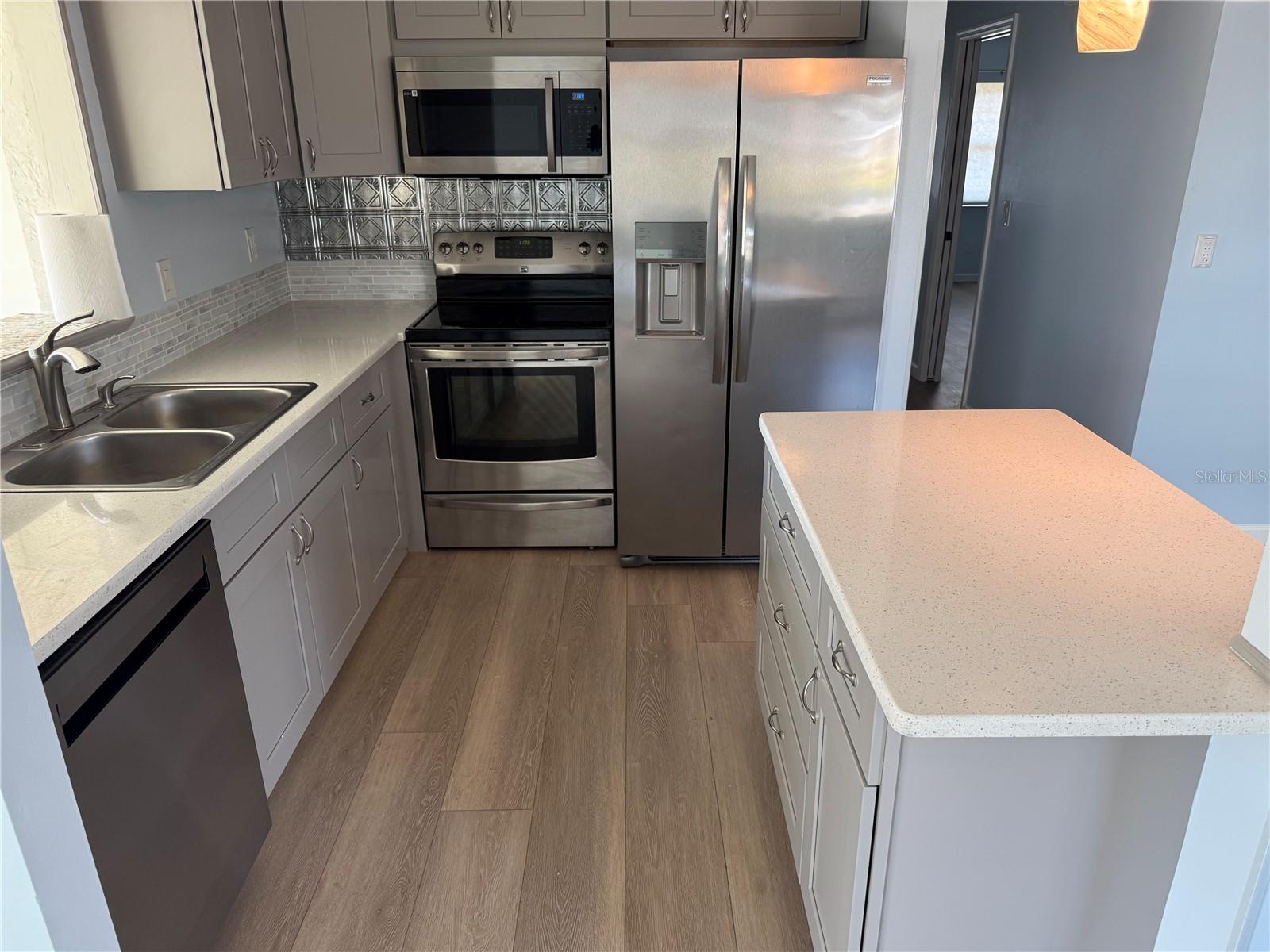 110-112 GLOUCESTER BLVD, SUN CITY CENTER, FL, 33573