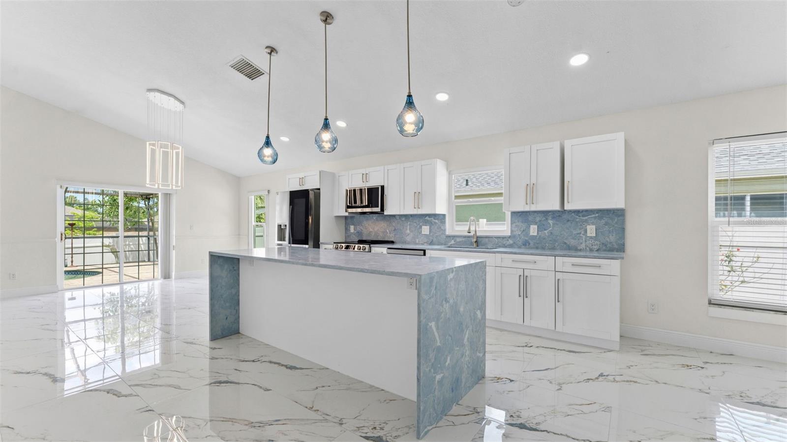 11708 CARROLLWOOD COVE DR, TAMPA, FL, 33624