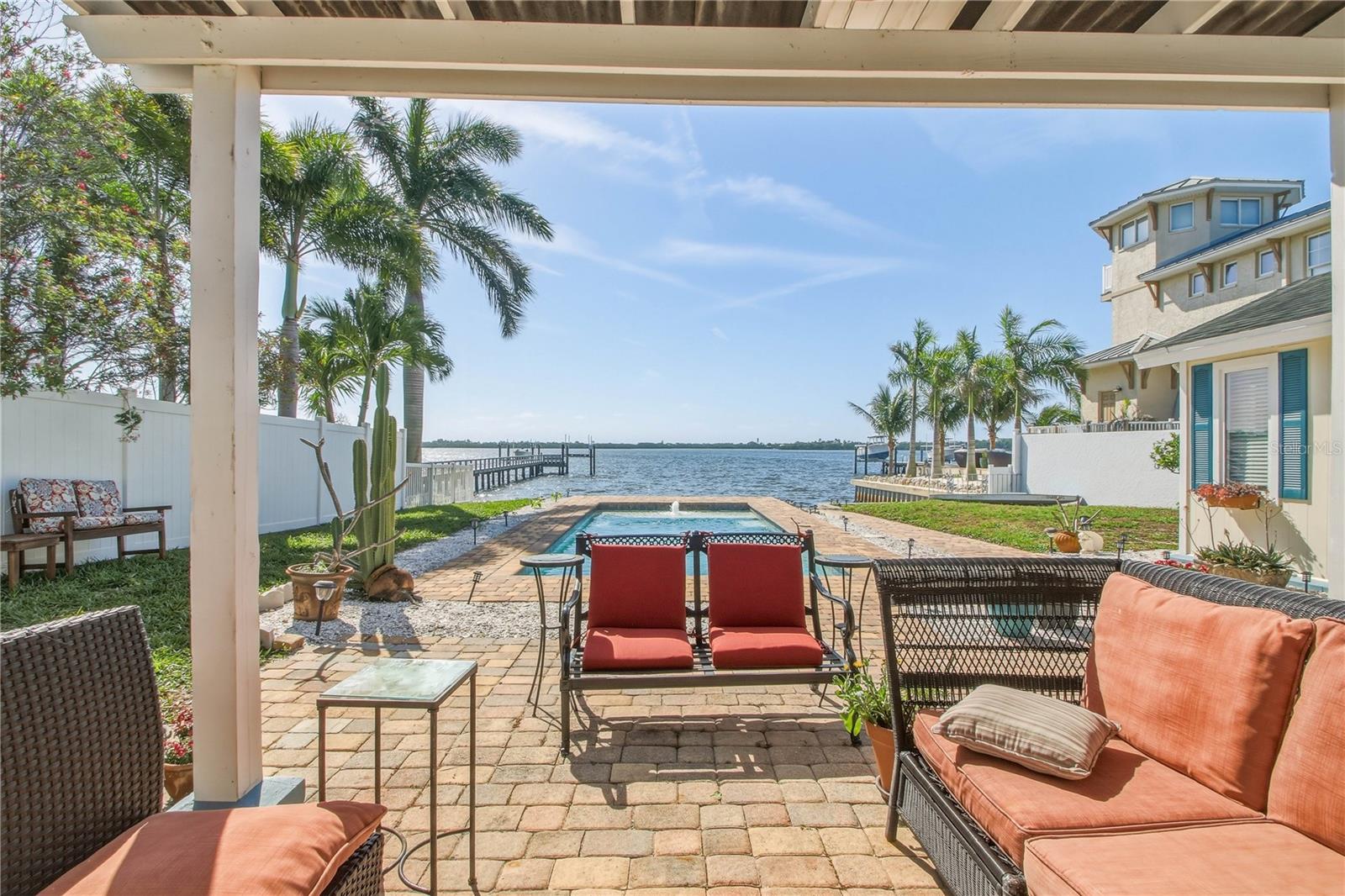 950 WEEDON DR NE, ST PETERSBURG, FL, 33702