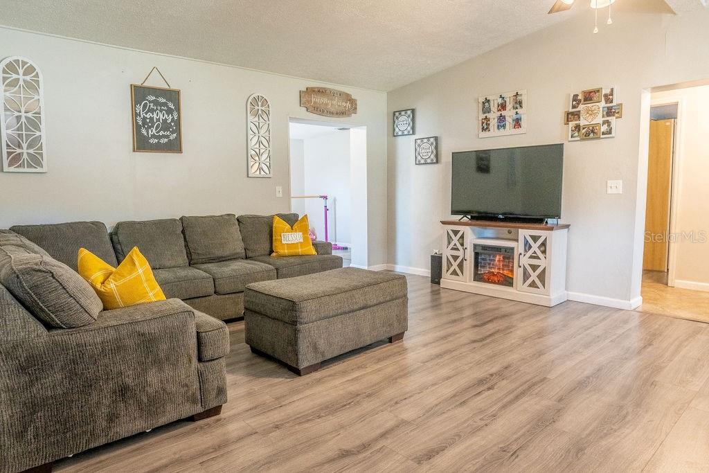 102 S SUNLAND DR, SANFORD, FL, 32773