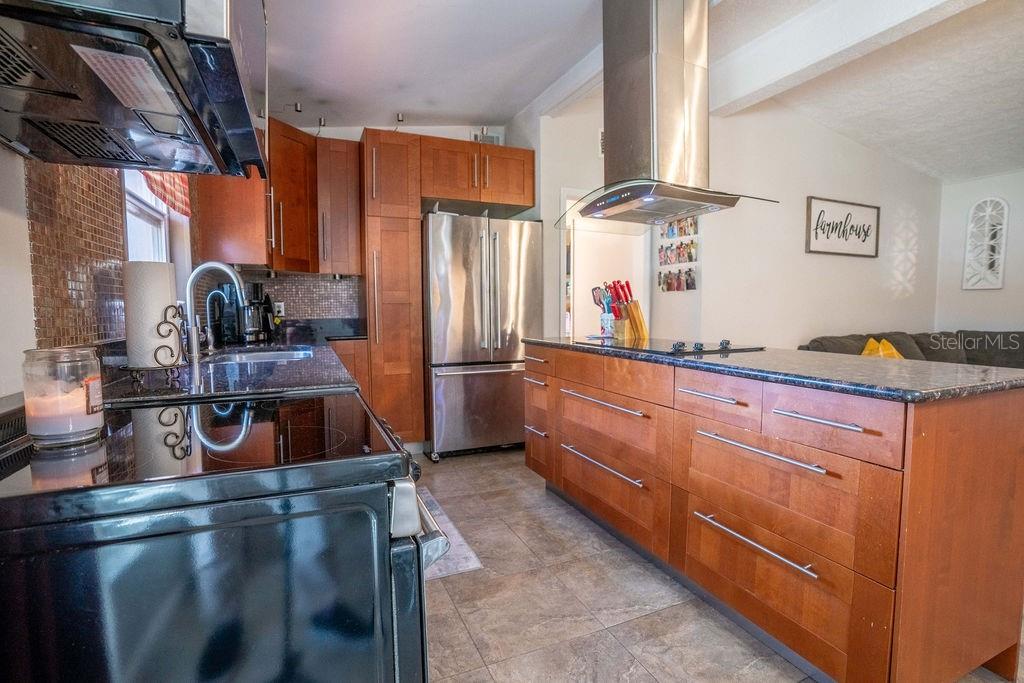 102 S SUNLAND DR, SANFORD, FL, 32773