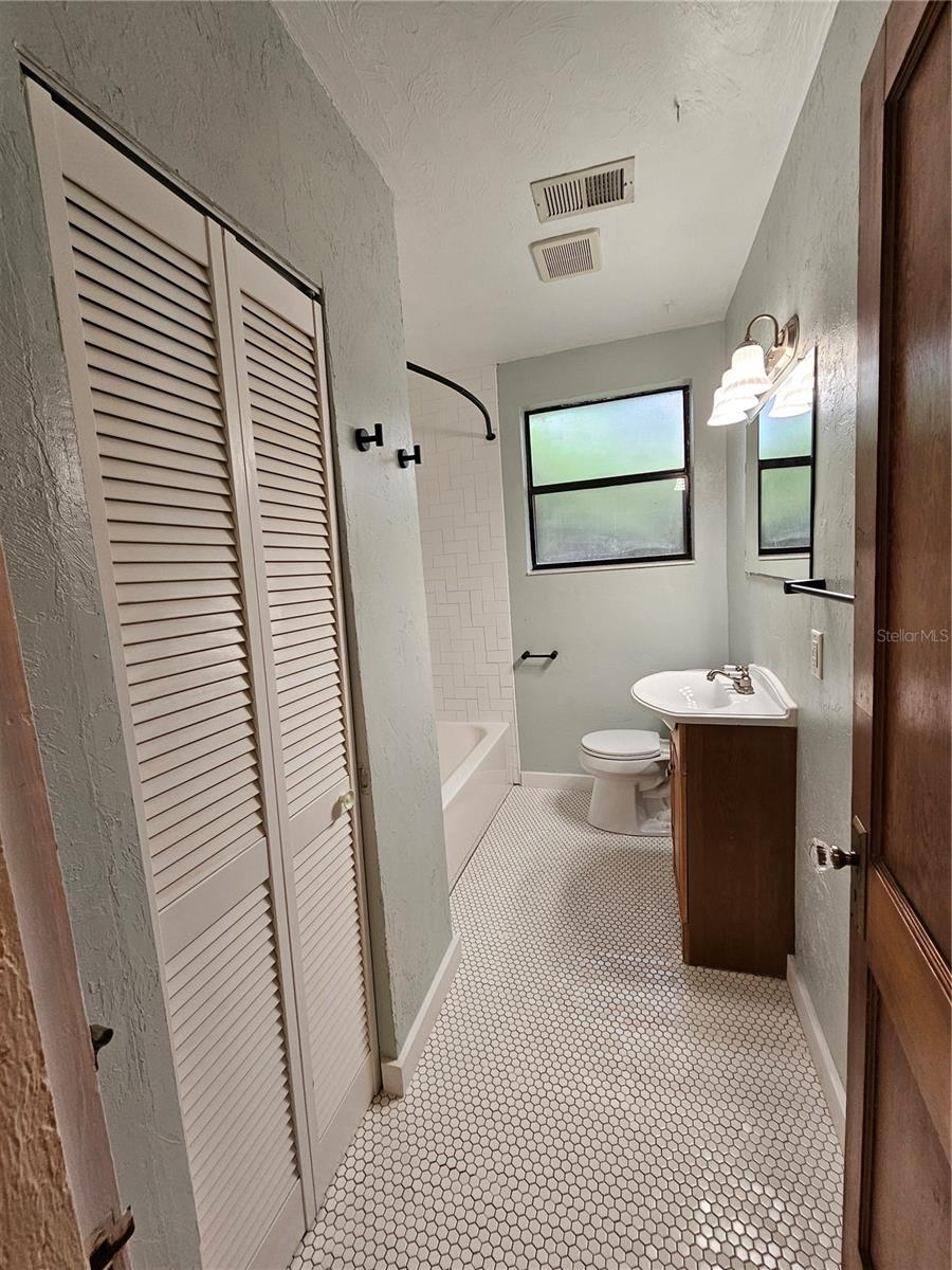 1115 NE 11TH AVE, GAINESVILLE, FL, 32601