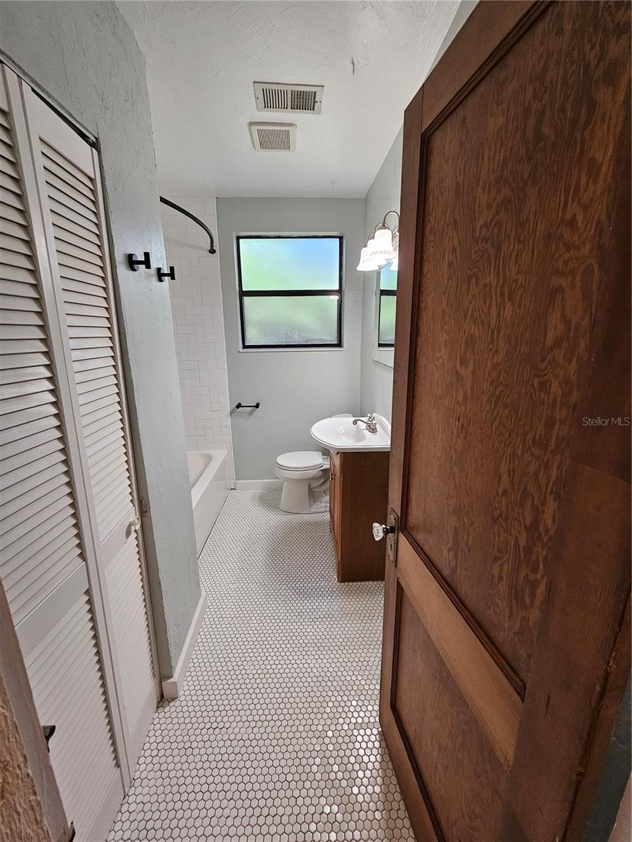 1115 NE 11TH AVE, GAINESVILLE, FL, 32601