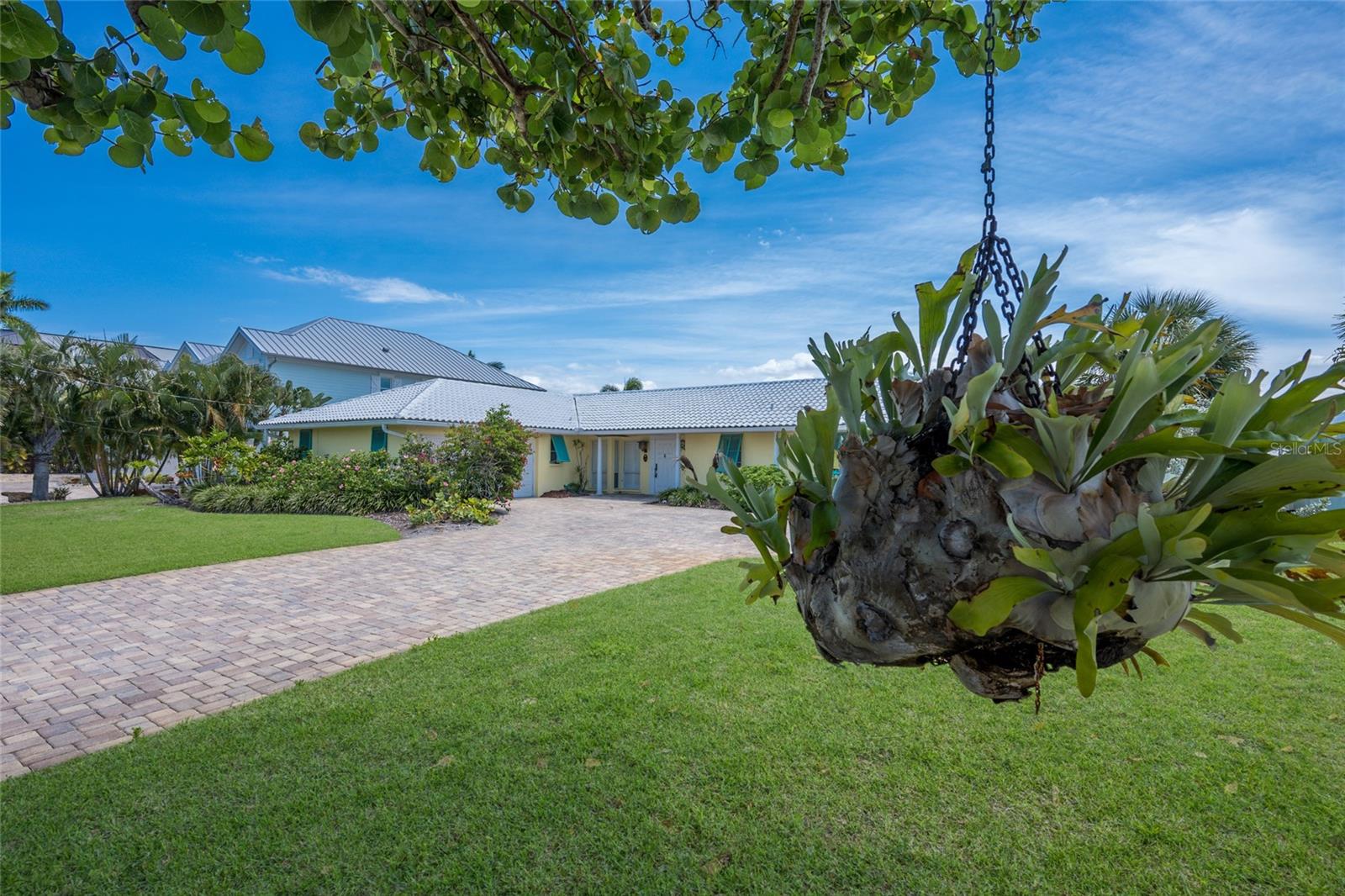 633 KEY ROYALE DR, HOLMES BEACH, FL, 34217