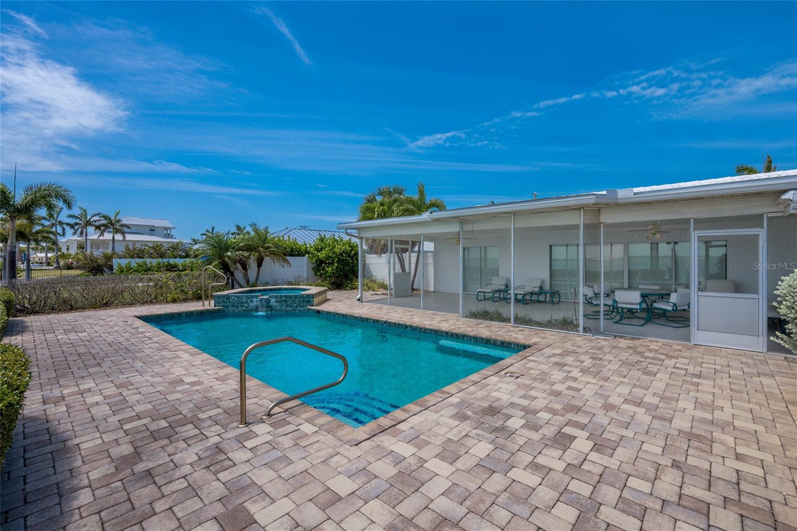633 KEY ROYALE DR, HOLMES BEACH, FL, 34217