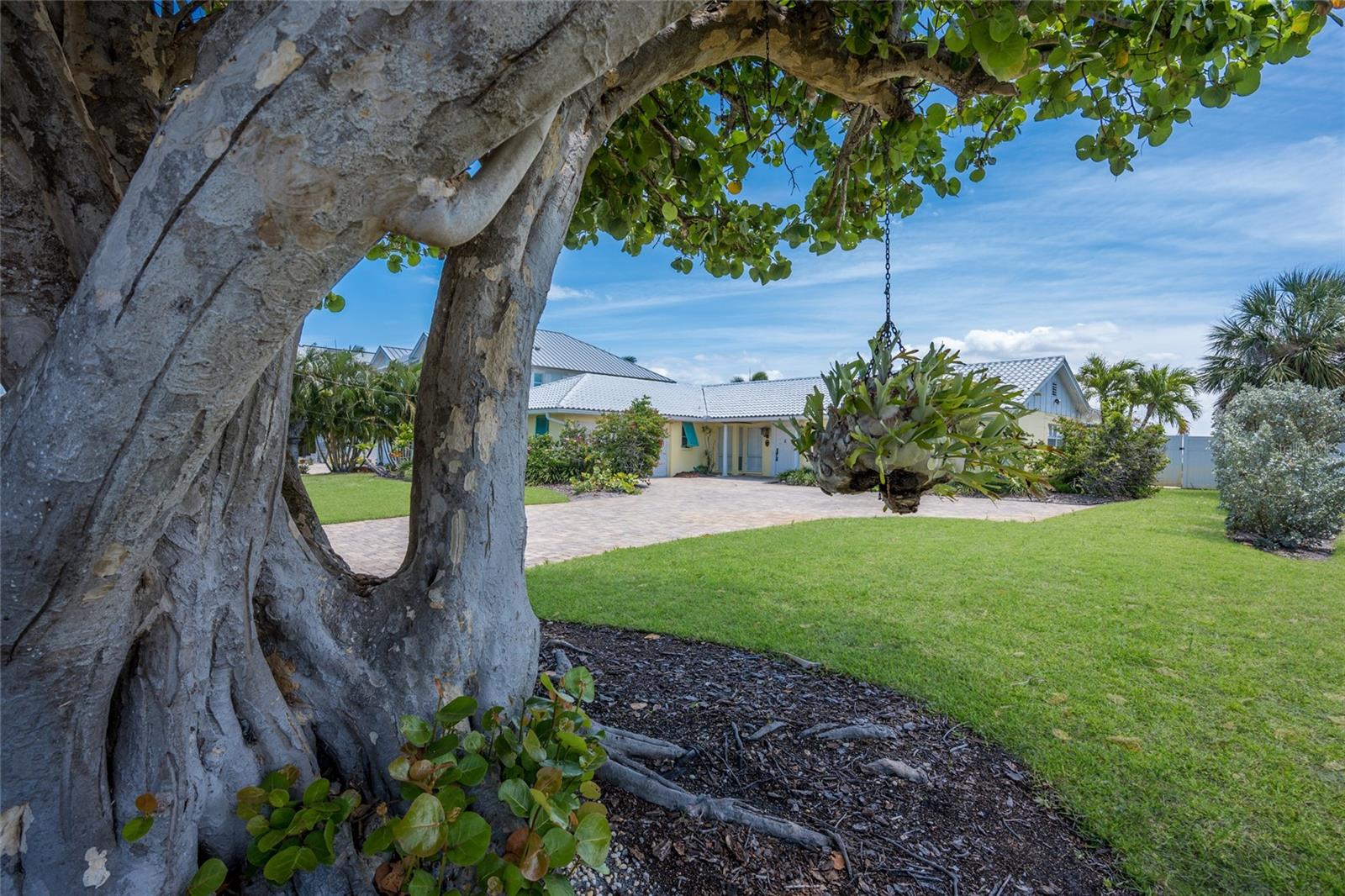 633 KEY ROYALE DR, HOLMES BEACH, FL, 34217