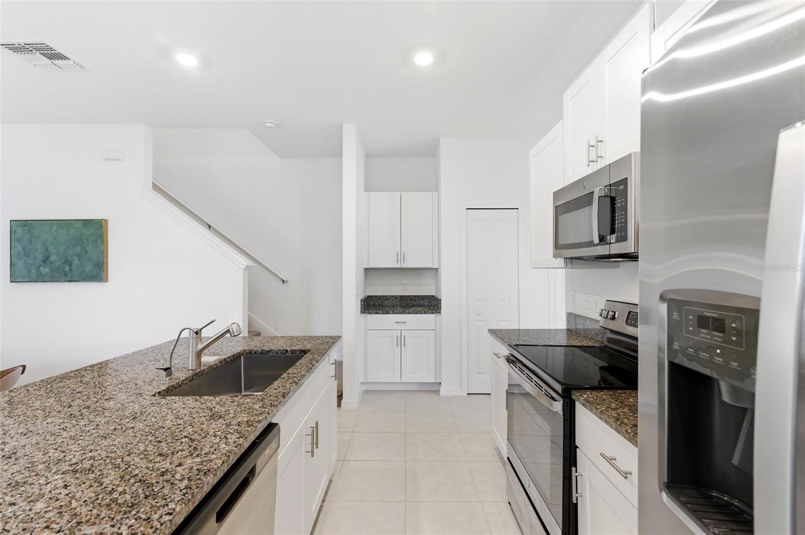 873 TENNYSON MILL CIR, TAMPA, FL, 33619