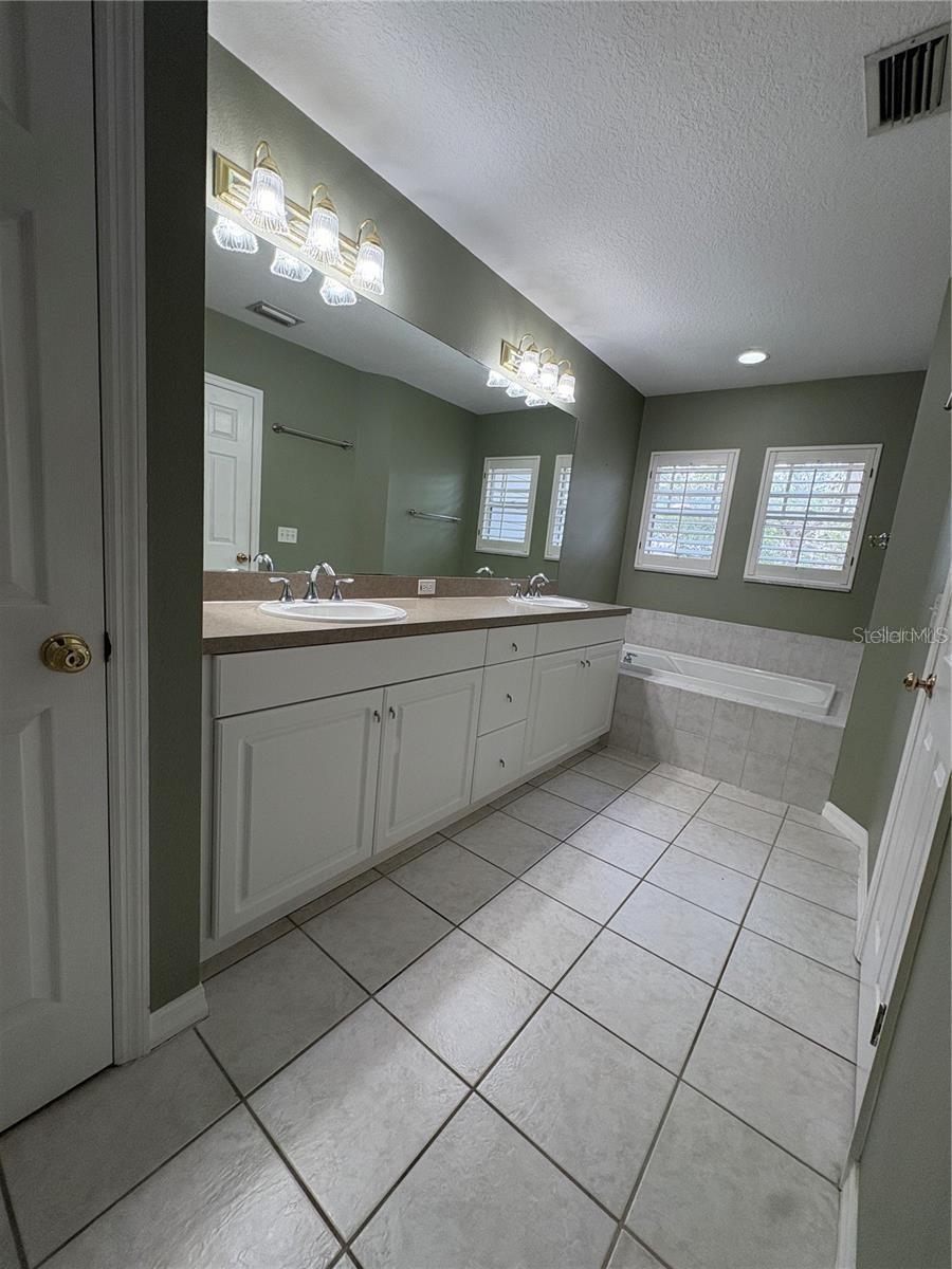 2856 BAYSHORE TRAILS DR, TAMPA, FL, 33611