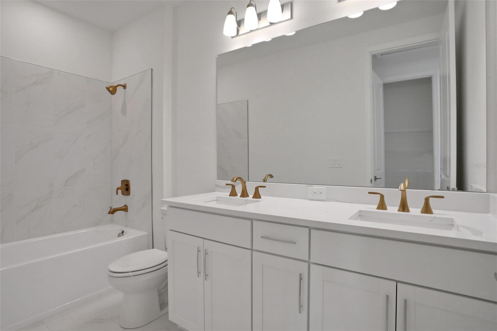 9081 CORMACK LN, LAKEWOOD RANCH, FL, 34240