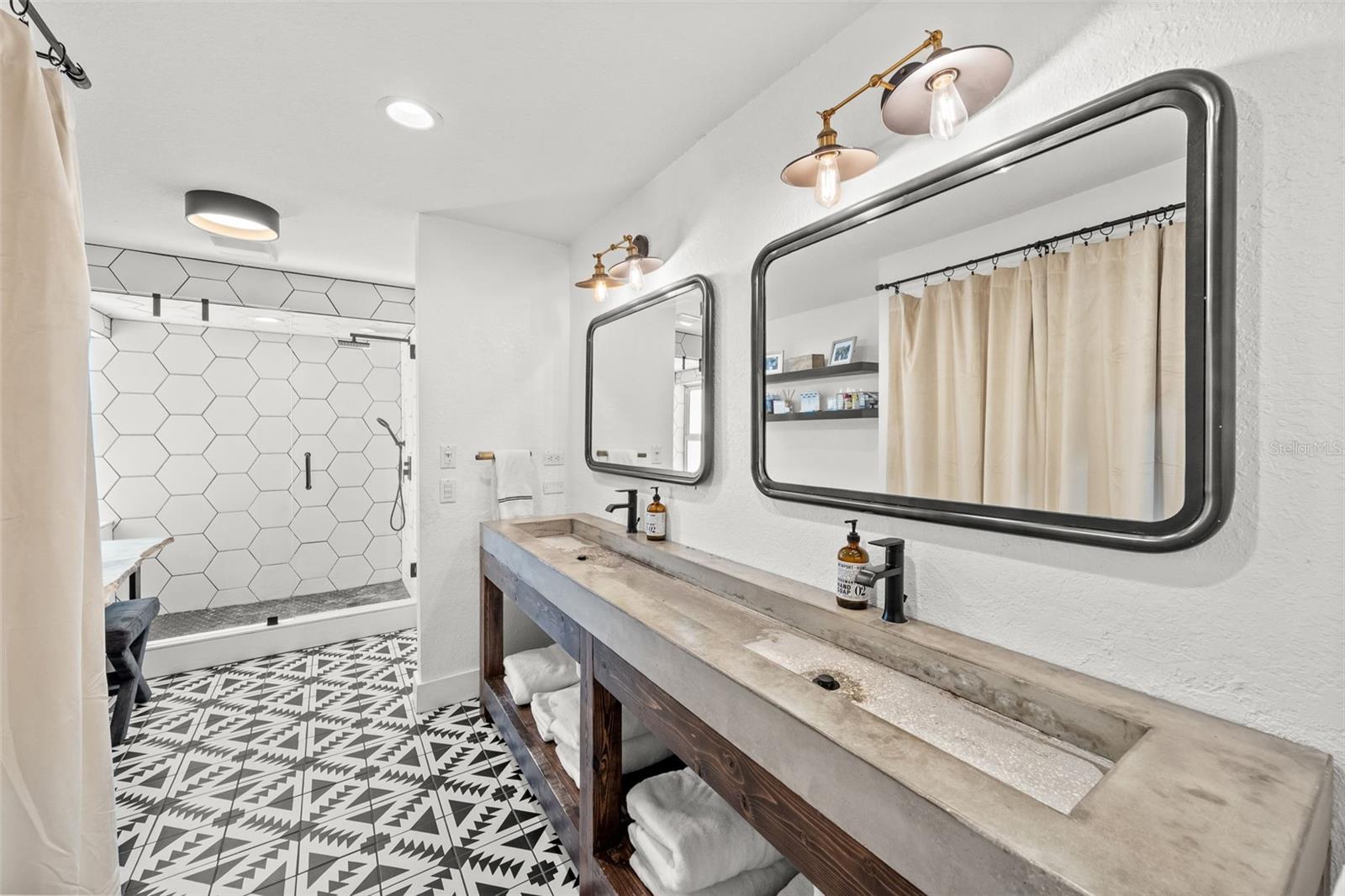 439 CAUSEWAY BLVD, DUNEDIN, FL, 34698