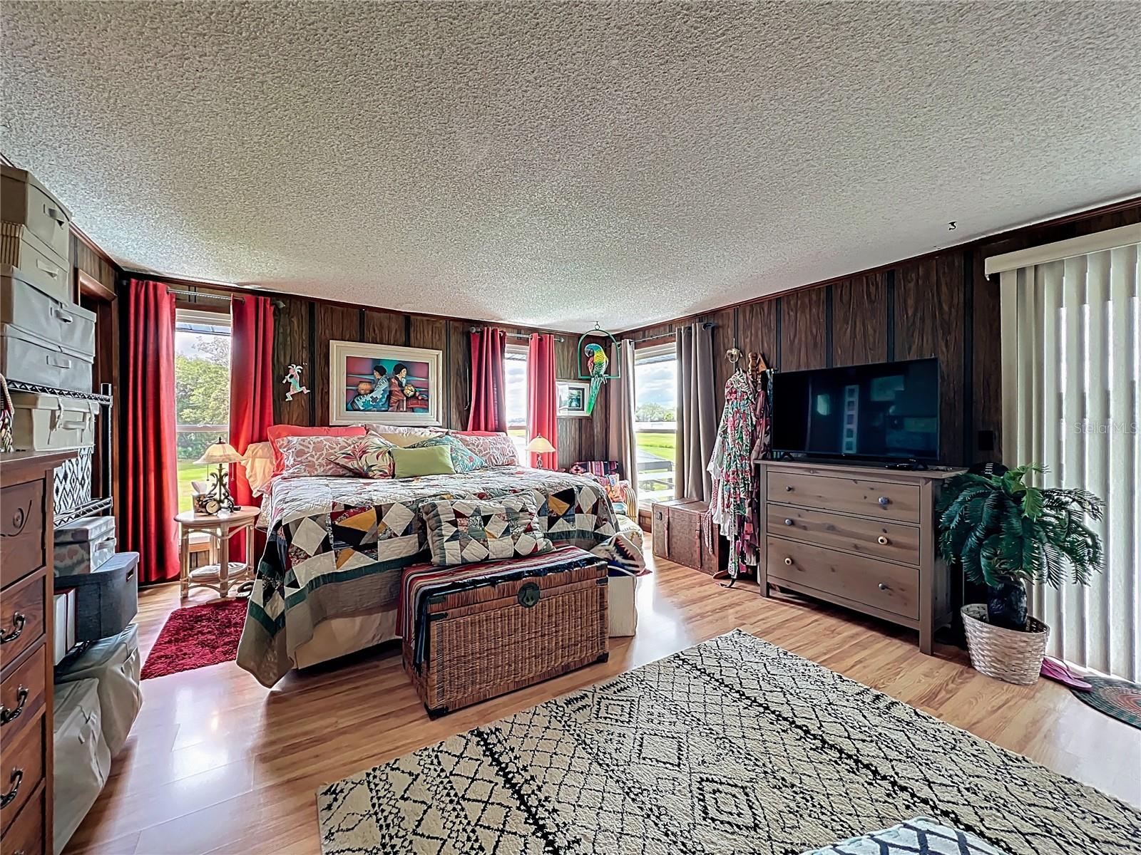 7001 JONES AVE, MOUNT DORA, FL, 32757