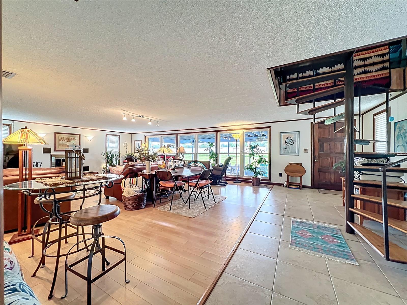 7001 JONES AVE, MOUNT DORA, FL, 32757