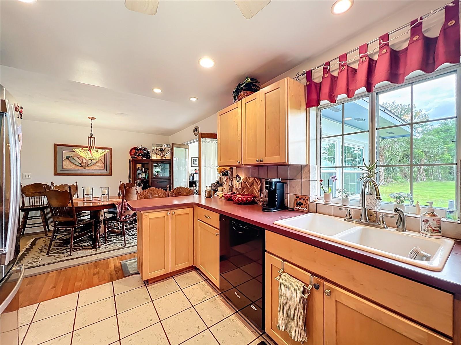 7001 JONES AVE, MOUNT DORA, FL, 32757