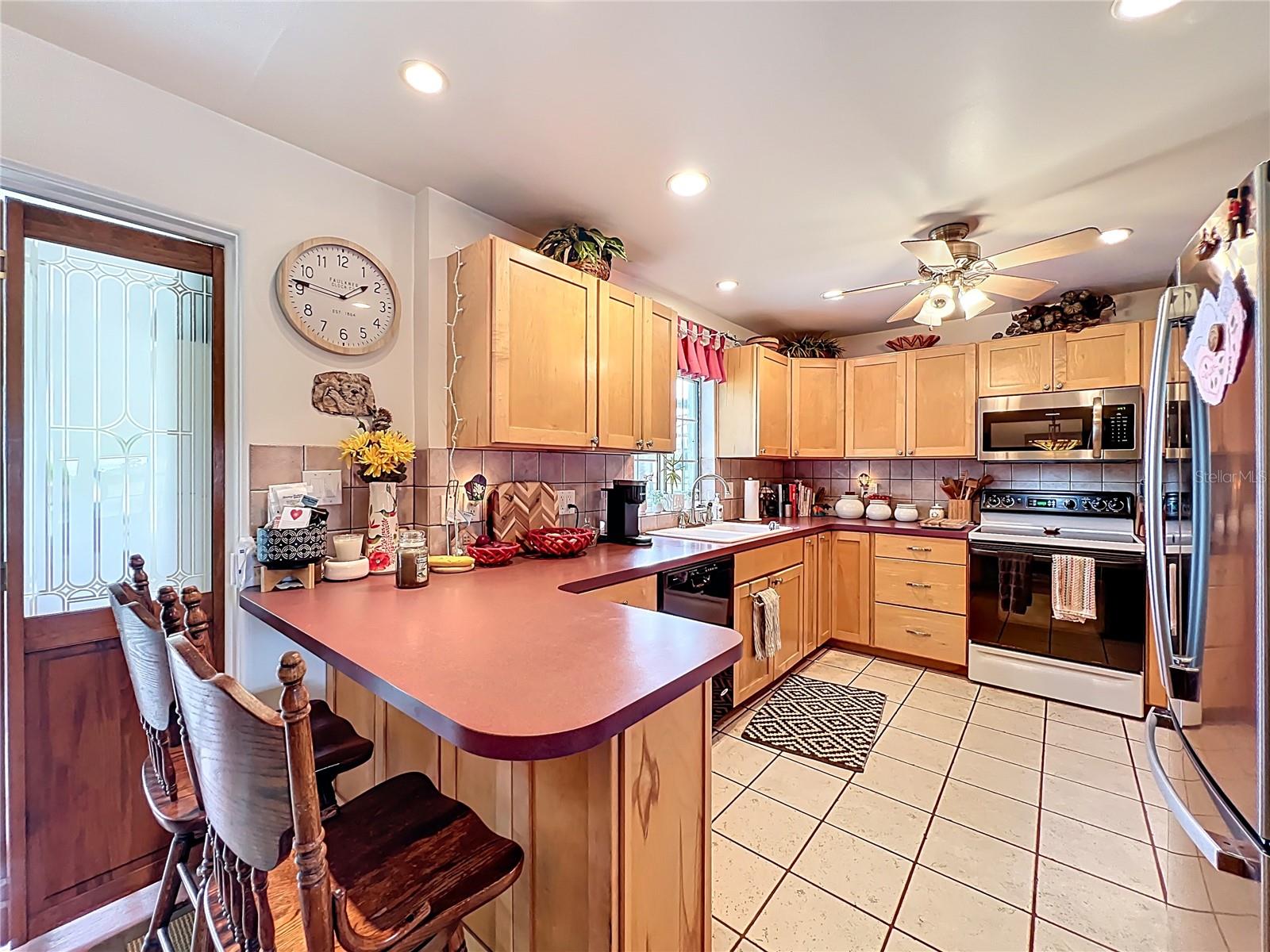 7001 JONES AVE, MOUNT DORA, FL, 32757