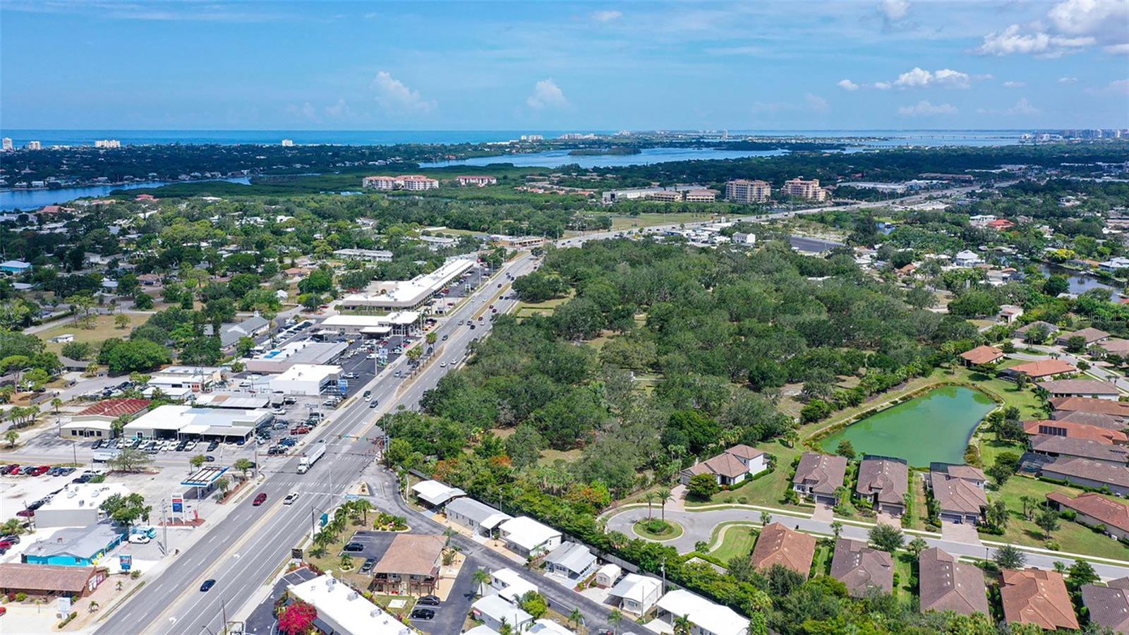 208 SOUTHWINDS DR, SARASOTA, FL, 34231