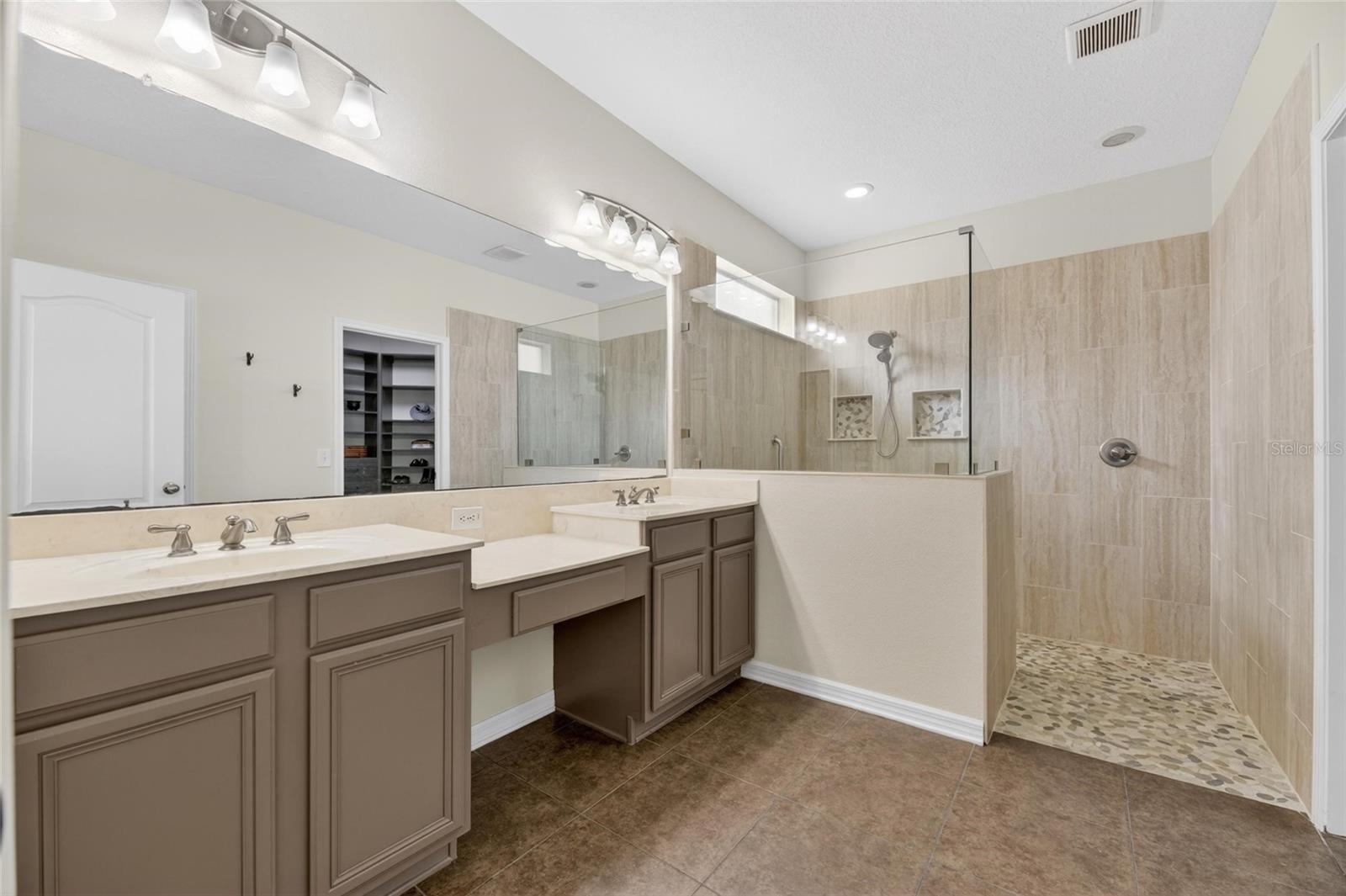 211 WESTCHESTER HILLS LN, VALRICO, FL, 33594