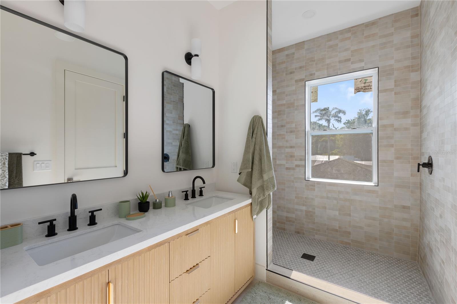 1517 ESCORT AVE, TAMPA, FL, 33610