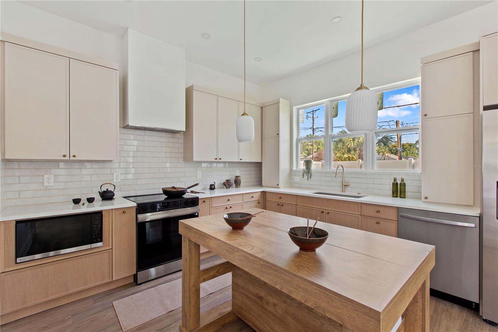 1517 ESCORT AVE, TAMPA, FL, 33610