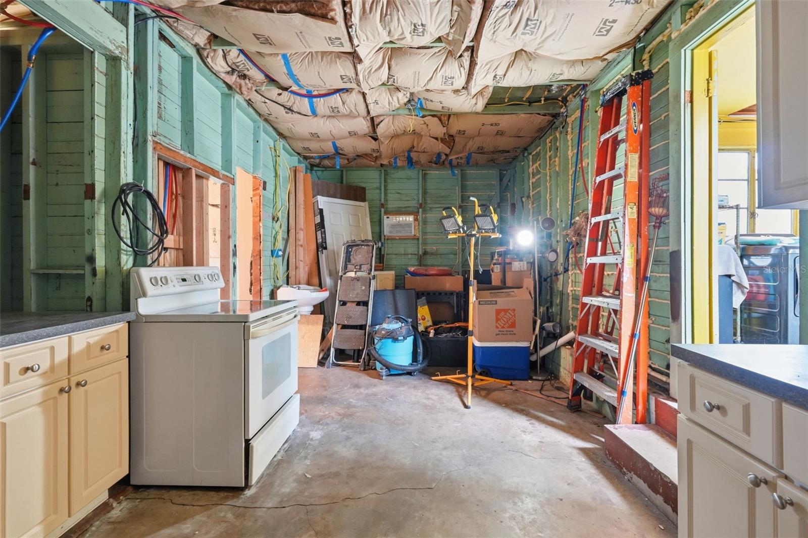 329 KINGSTON ST S, ST PETERSBURG, FL, 33711