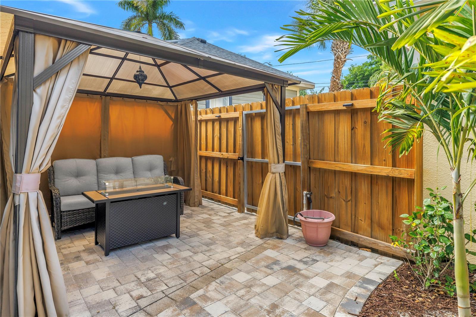 748 11TH AVE N, ST PETERSBURG, FL, 33701