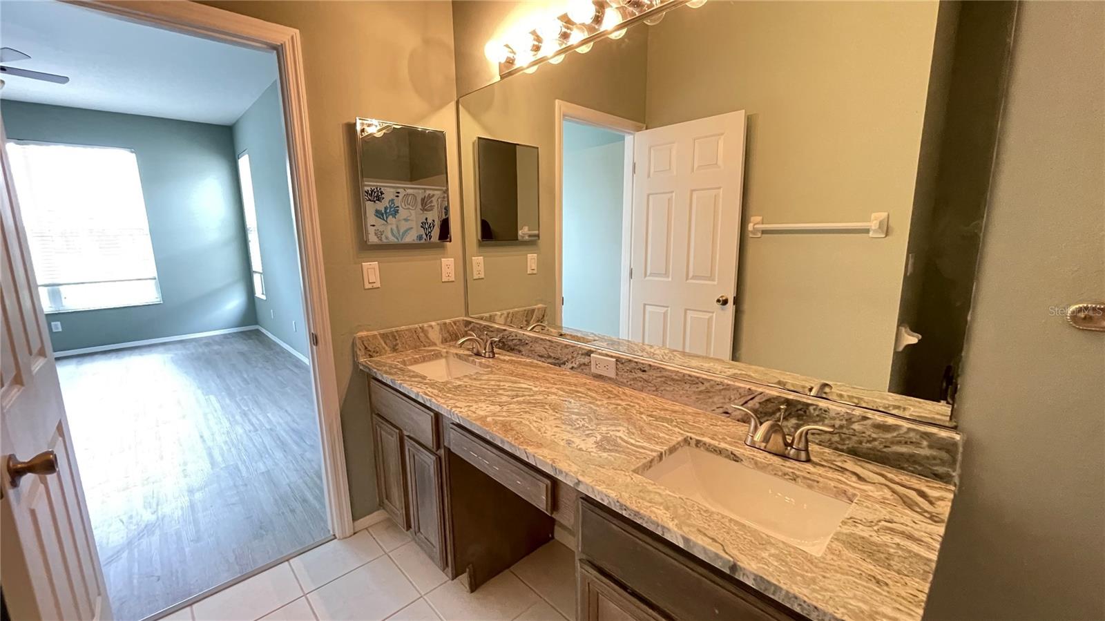 210 41ST ST NE, BRADENTON, FL, 34208