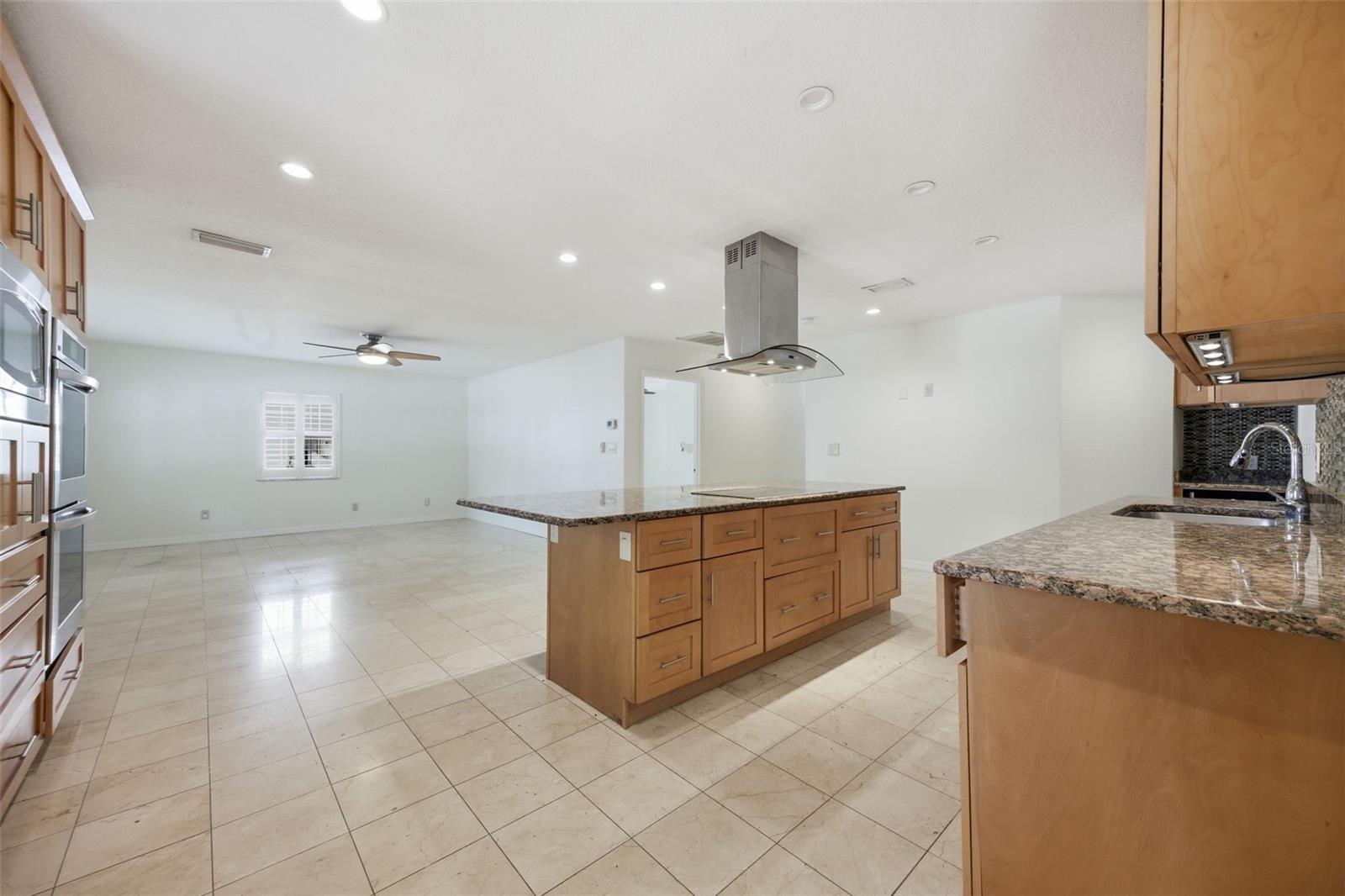 2512 W KANSAS AVE, TAMPA, FL, 33629