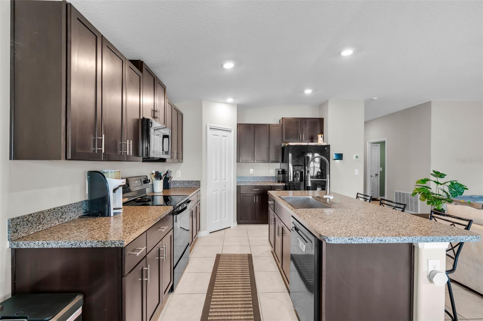 3806 DAISY BLOOM PL, TAMPA, FL, 33619